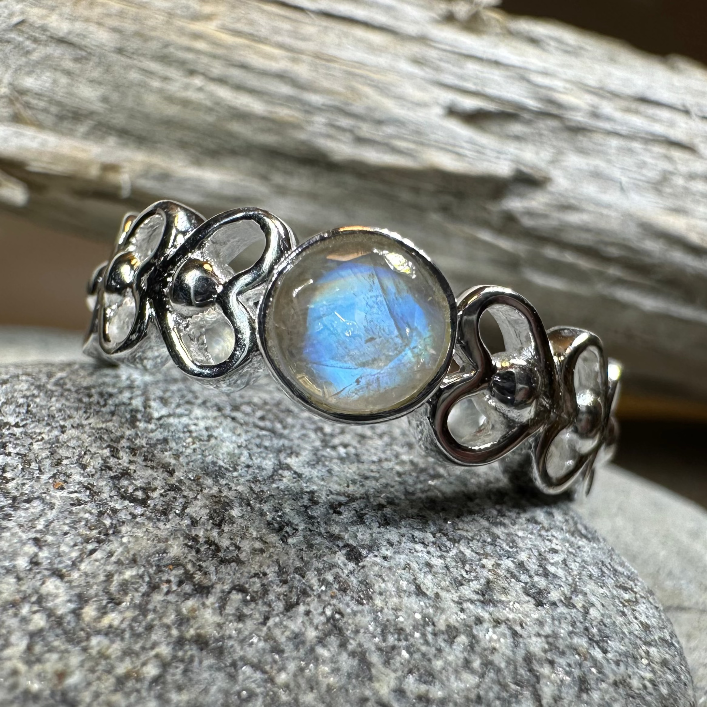 Jarida Celtic Love Knot Ring