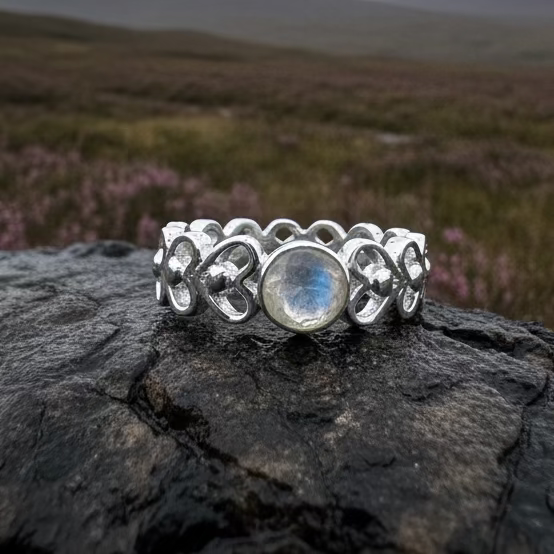 Jarida Celtic Love Knot Ring