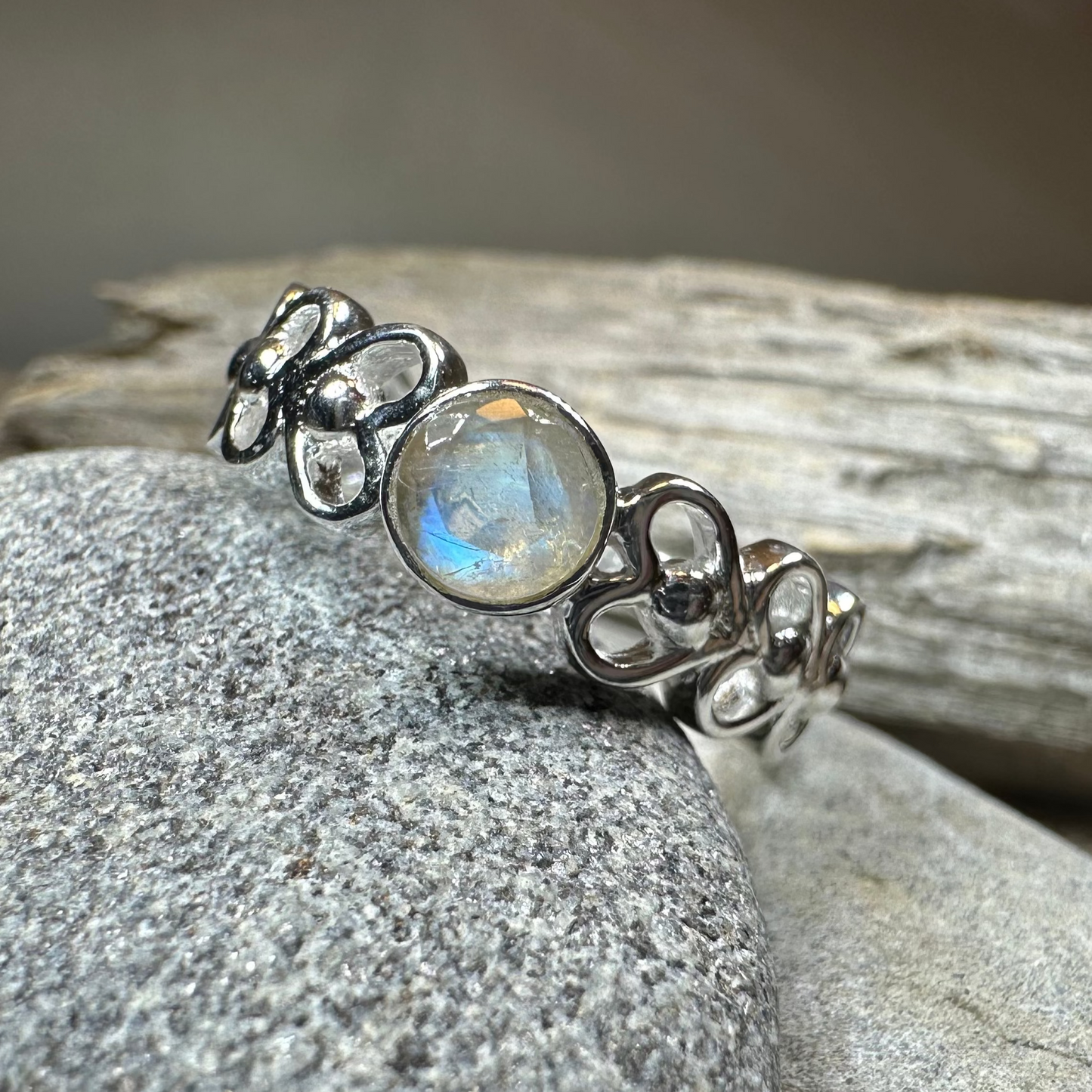 Jarida Celtic Love Knot Ring