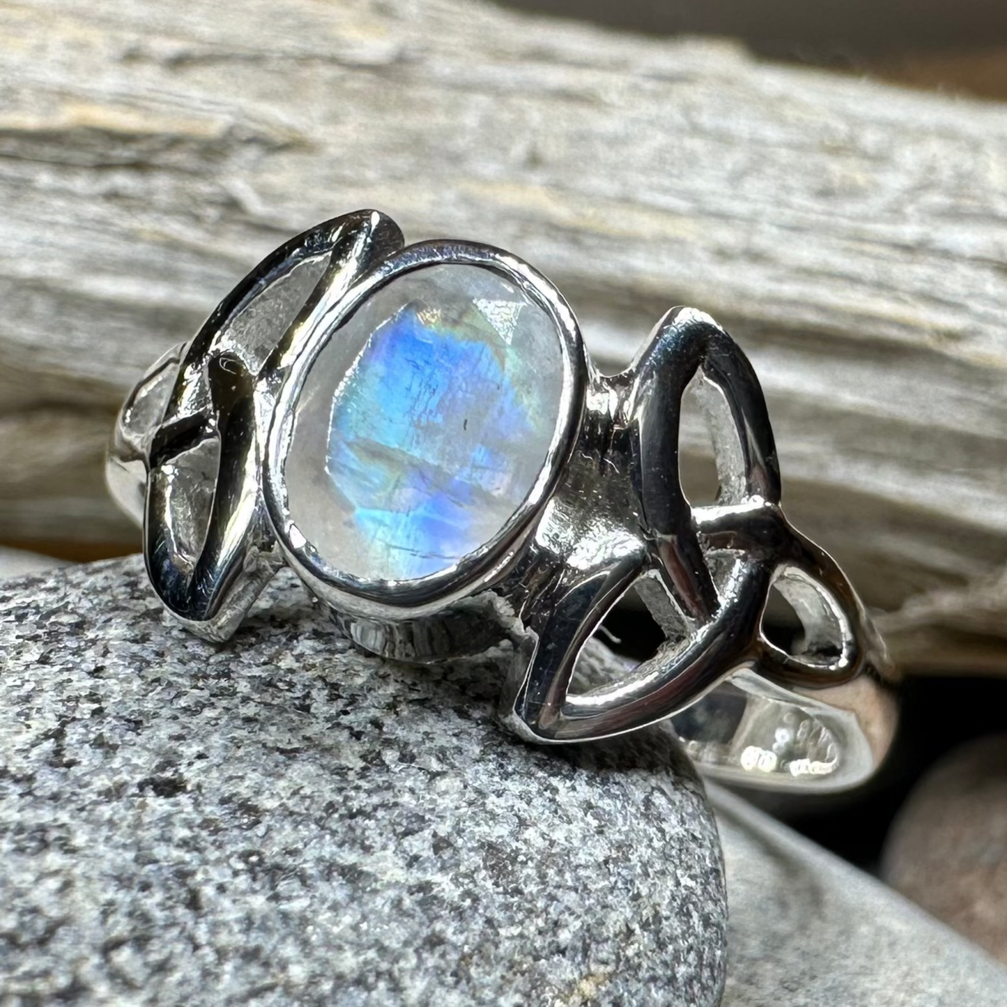 Cordelia Trinity Knot Ring