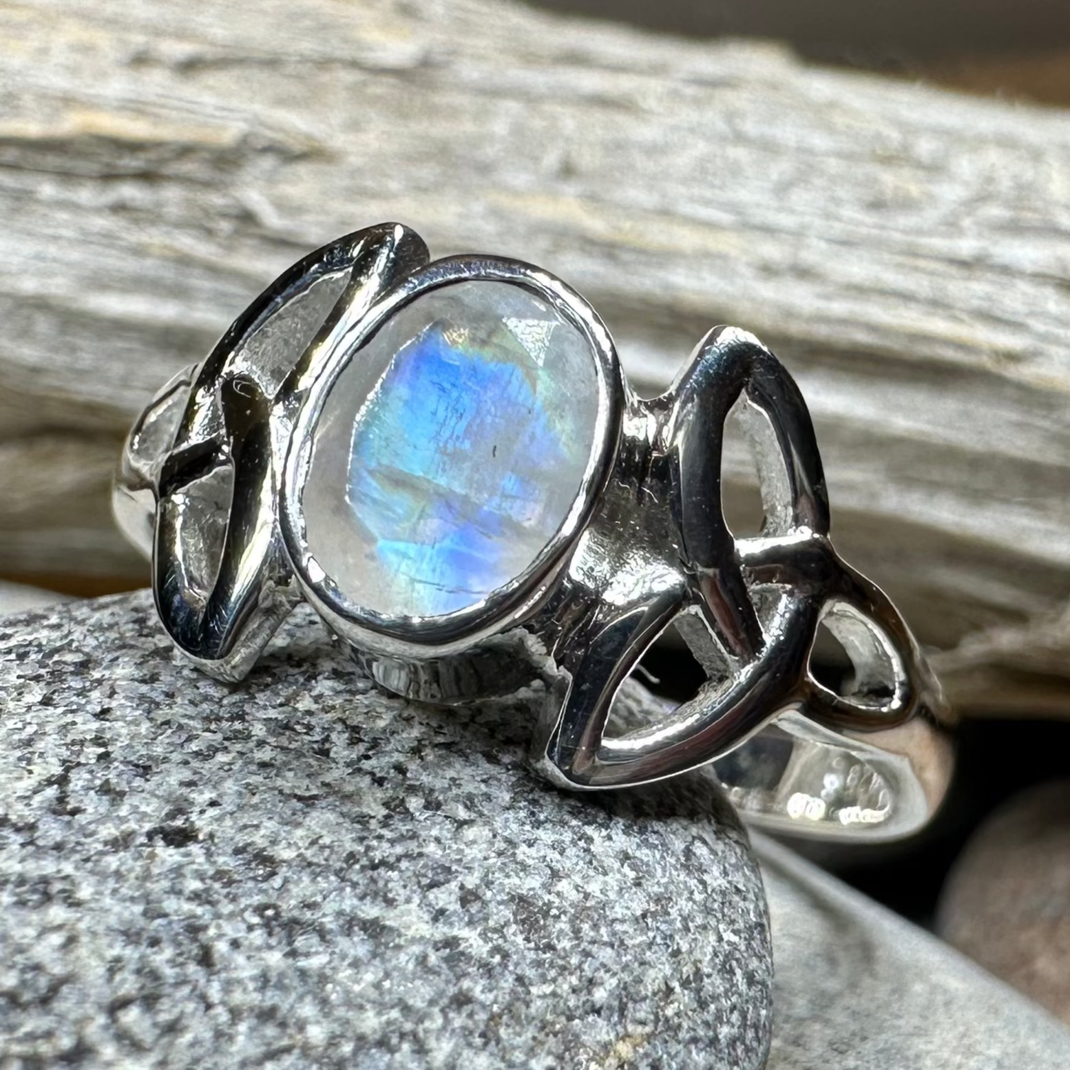 Cordelia Trinity Knot Ring