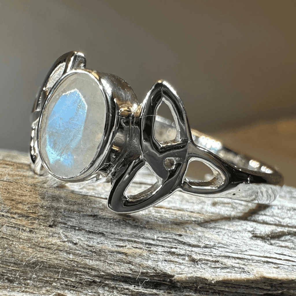 Cordelia Trinity Knot Ring - 5
