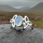 Cordelia Trinity Knot Ring