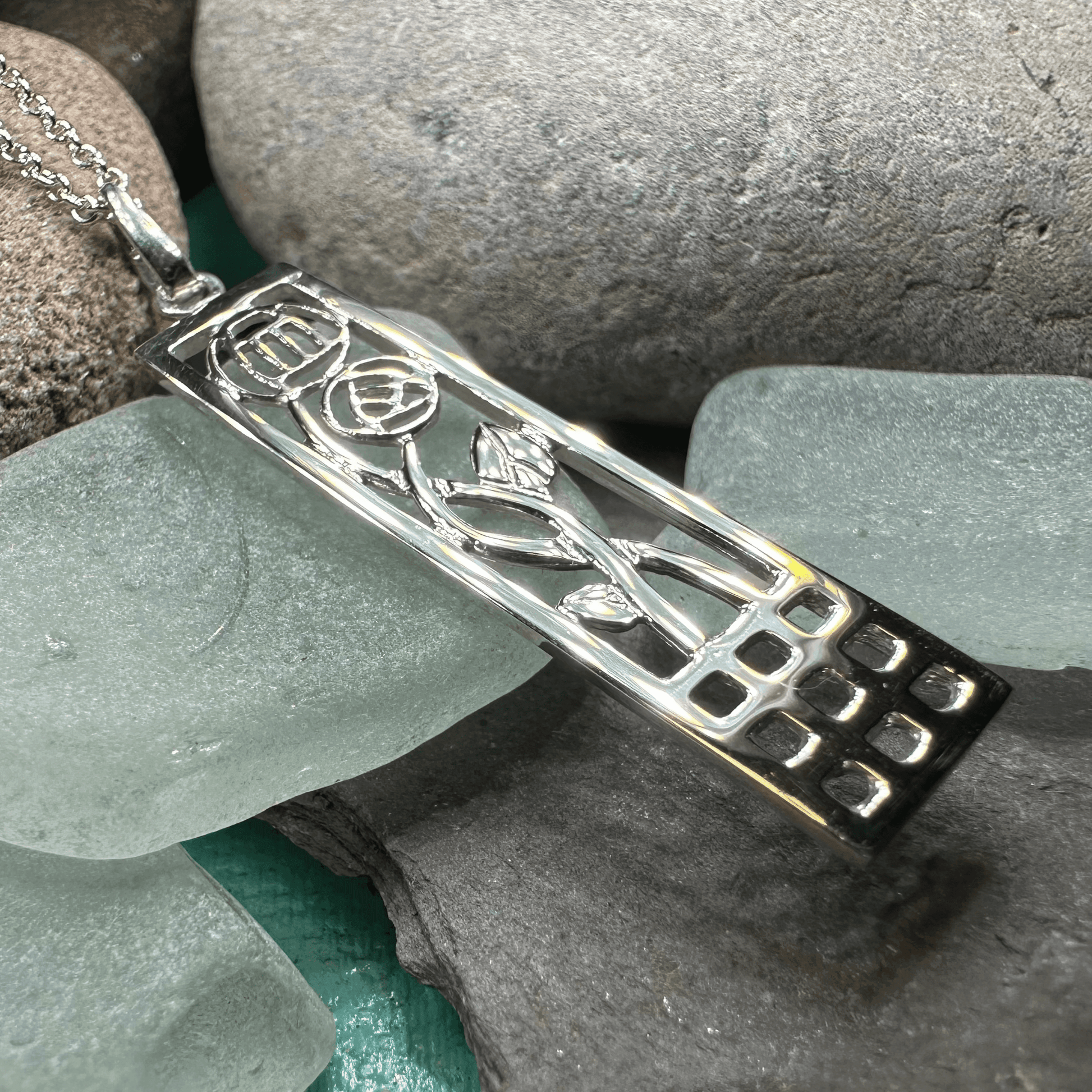 Mackintosh Two Roses Necklace - 18