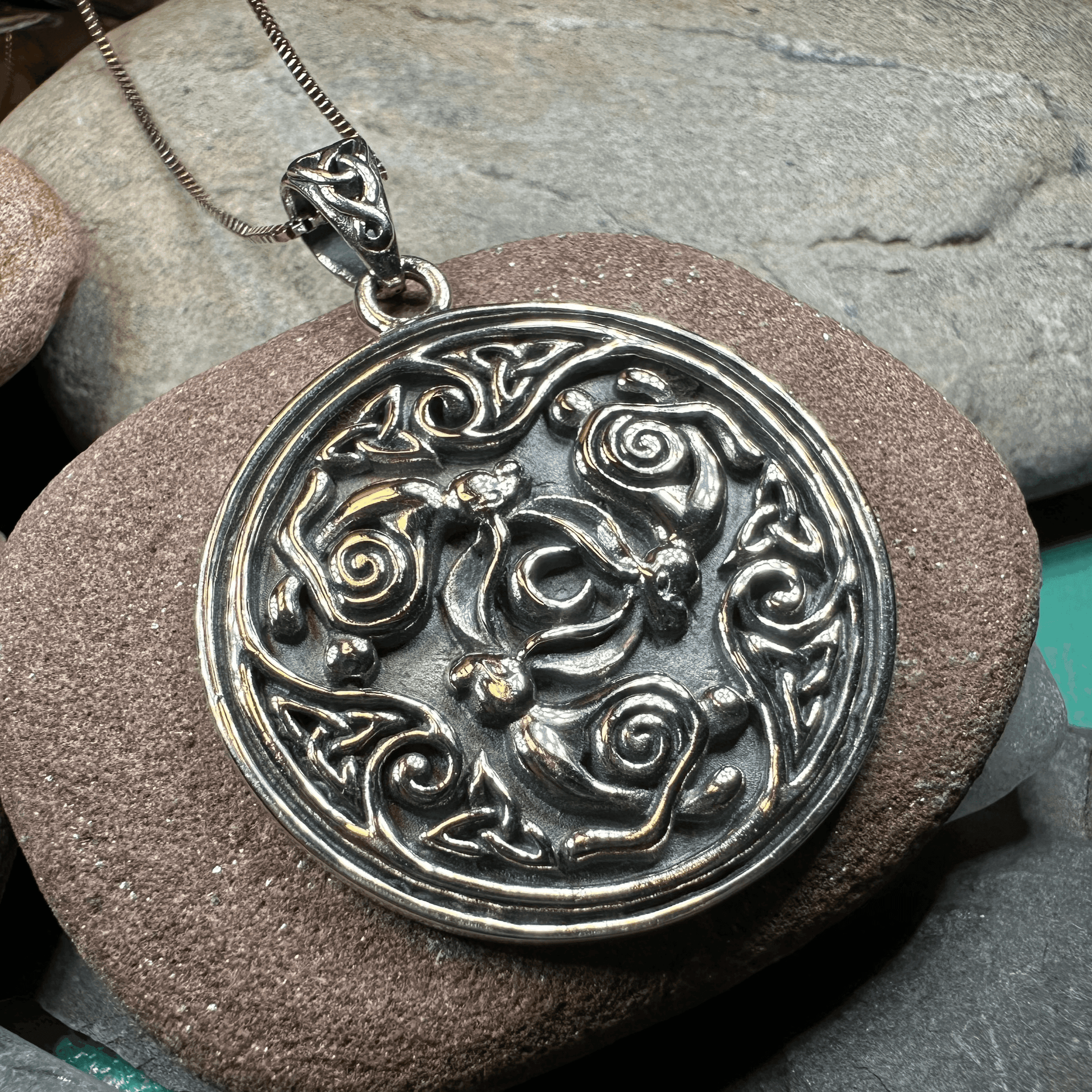 Tinner's Triple Rabbit Necklace - 18