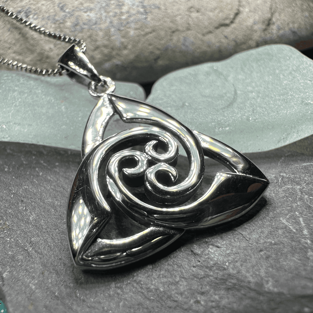 Devonna Trinity Knot Necklace - 18
