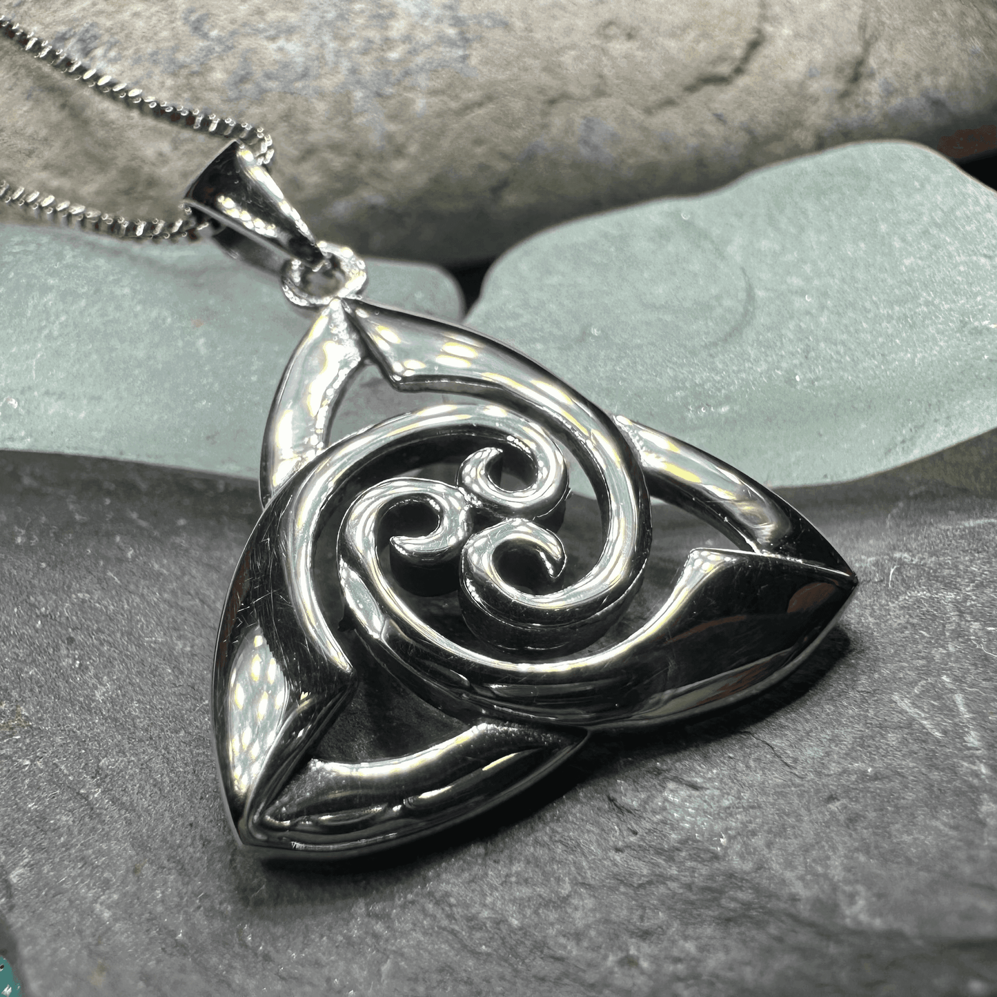 Devonna Trinity Knot Necklace - 18