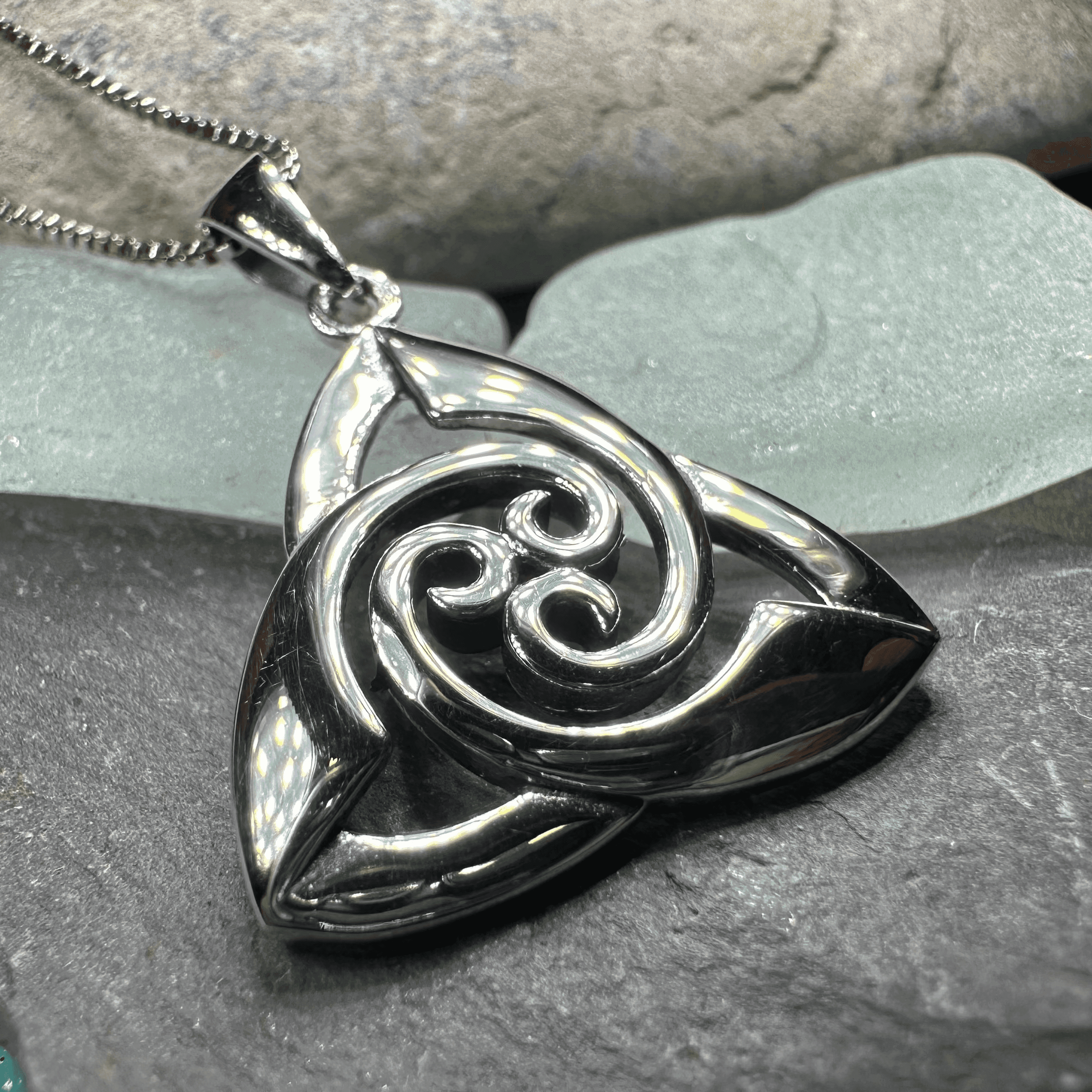 Devonna Trinity Knot Necklace - 18