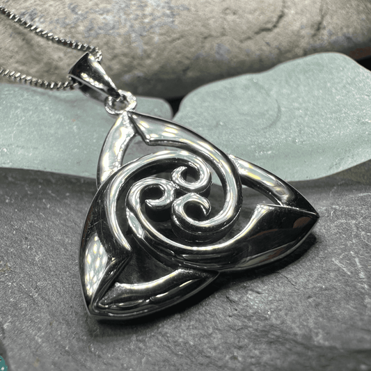 Devonna Trinity Knot Necklace - 18