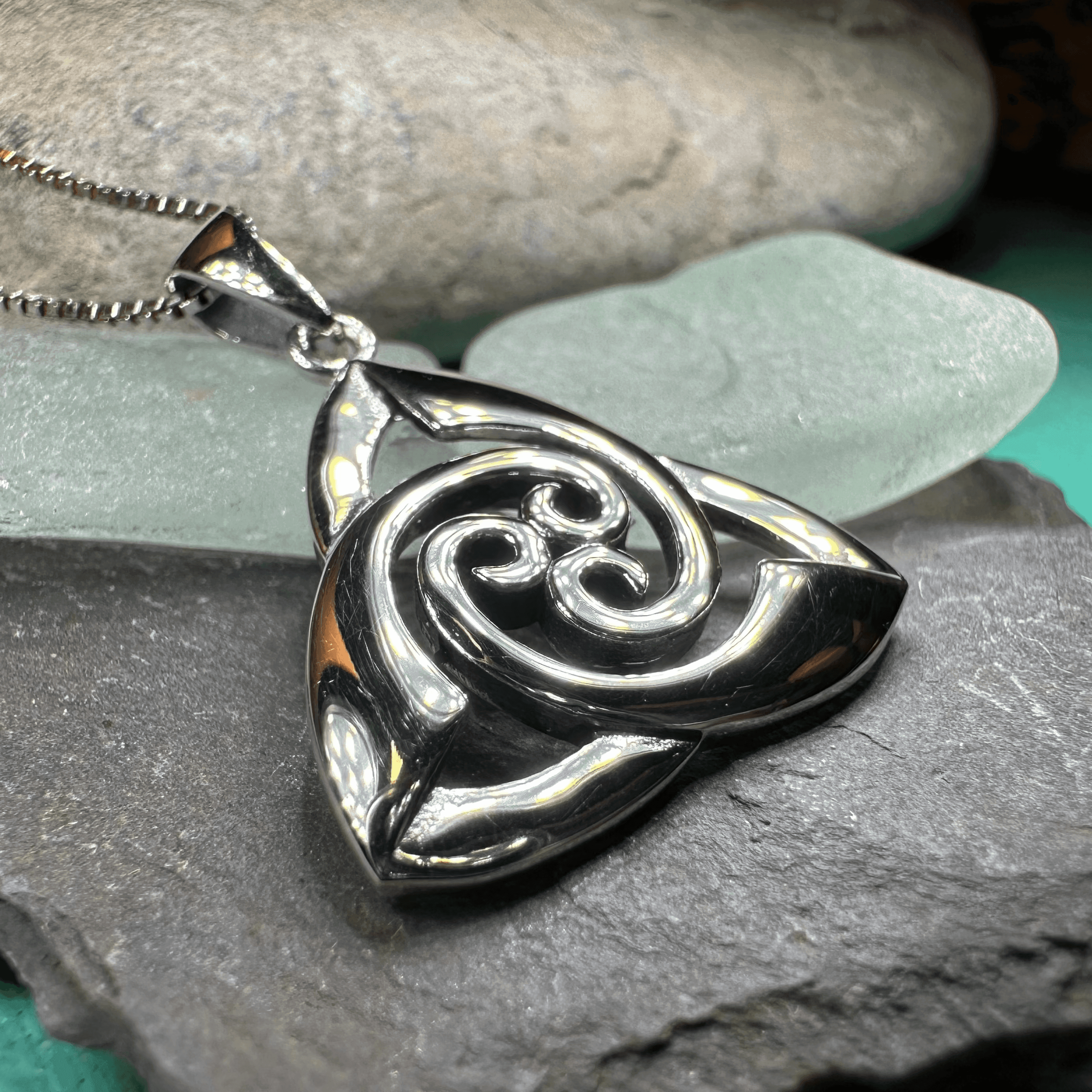 Devonna Trinity Knot Necklace - 18