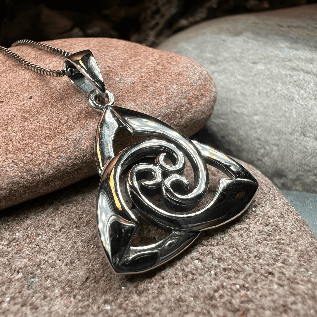 Devonna Trinity Knot Necklace - 18