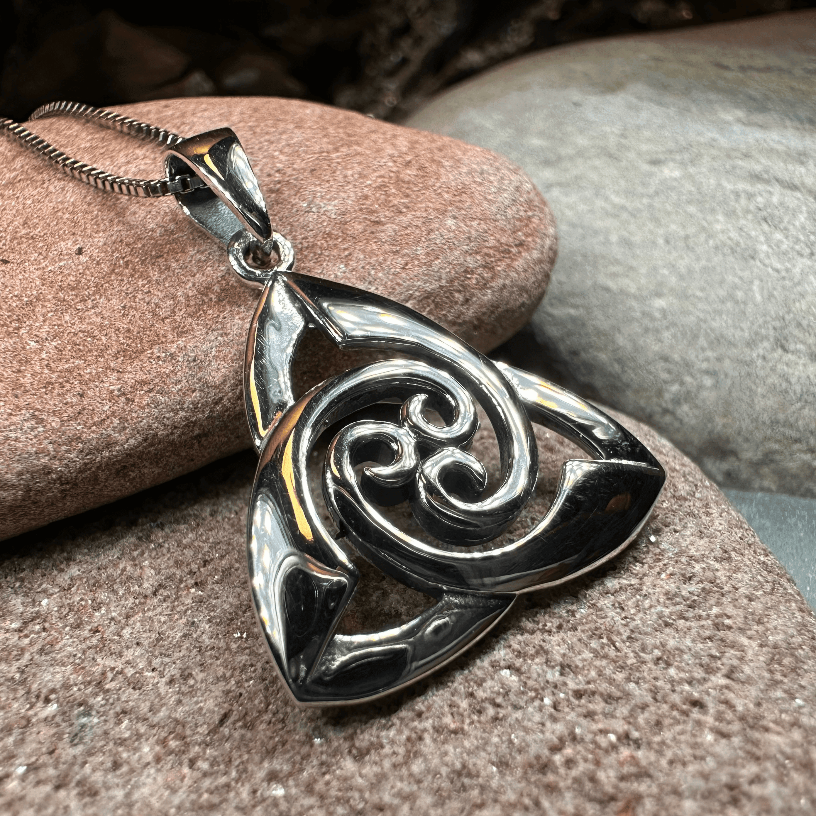 Devonna Trinity Knot Necklace - 18