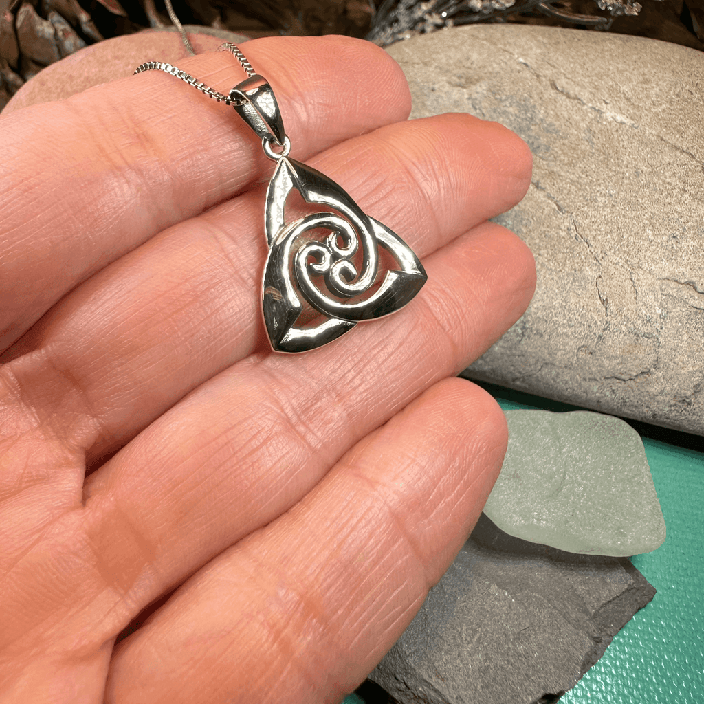 Devonna Trinity Knot Necklace - 18