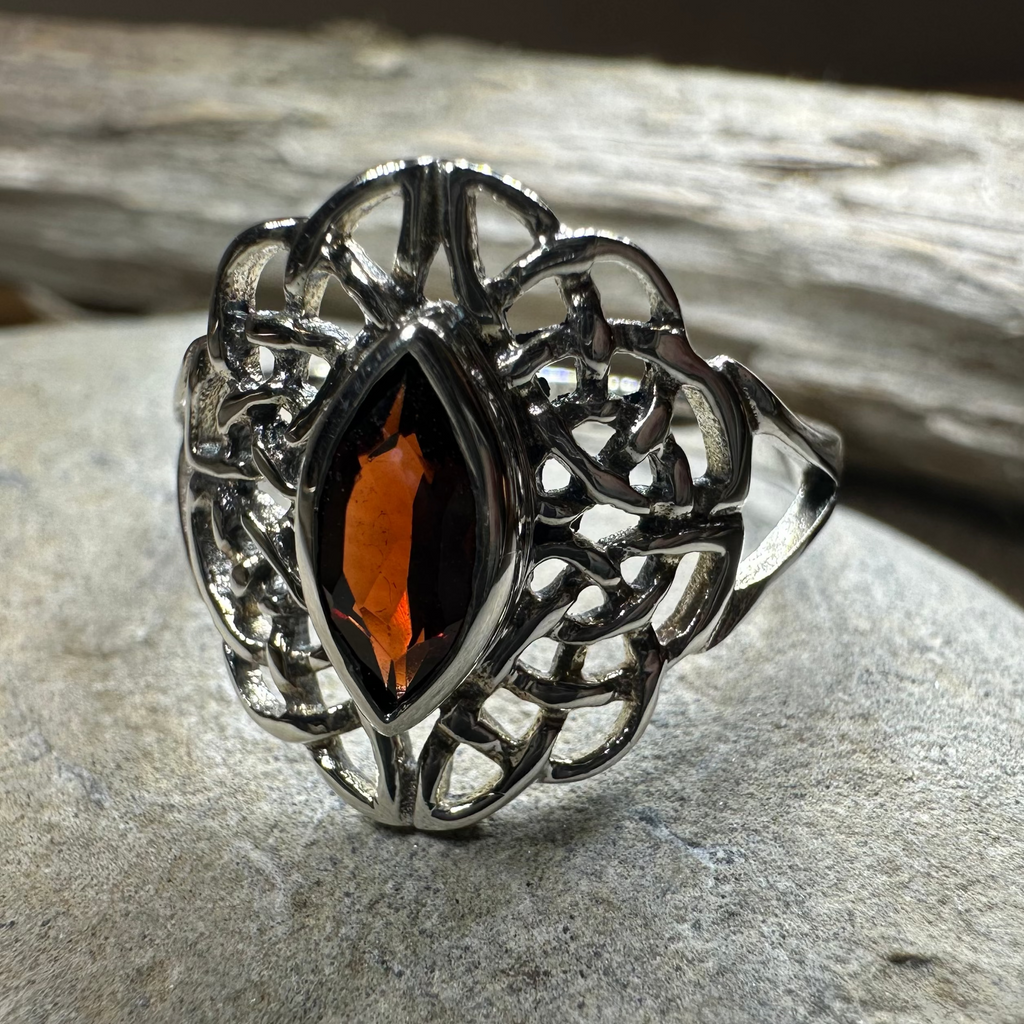Leanna Celtic Knot Ring