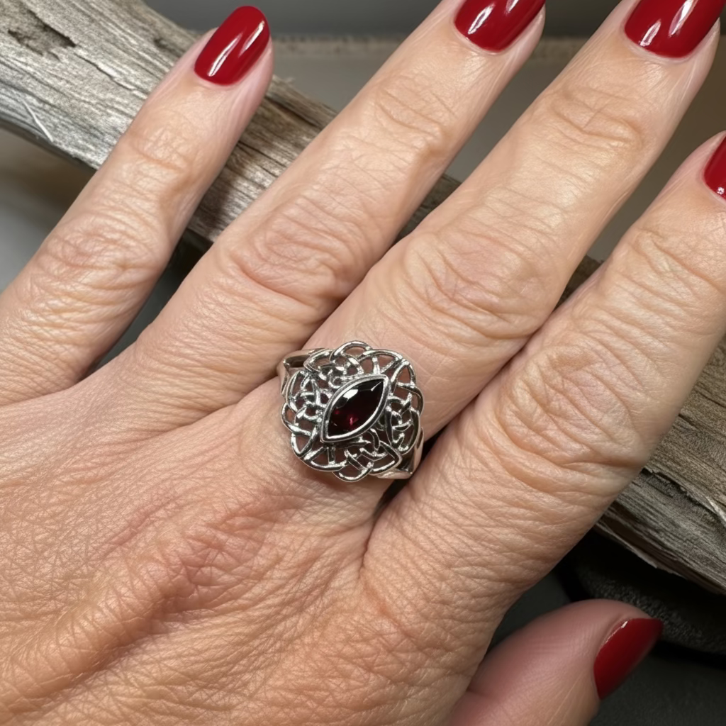 Leanna Celtic Knot Ring