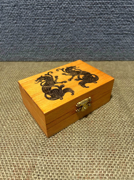 Knotwork Wolves Box - 