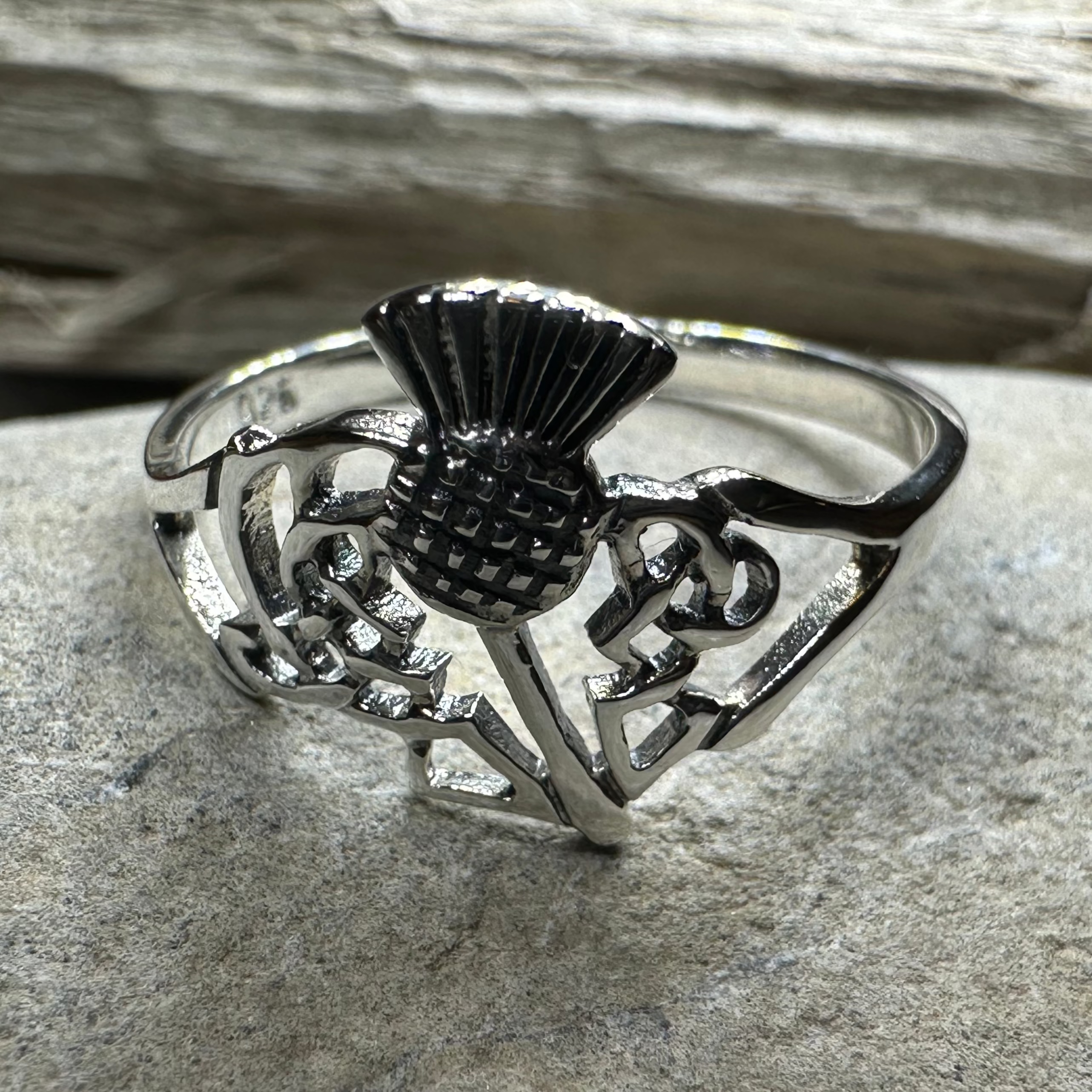 Akira Thistle Ring