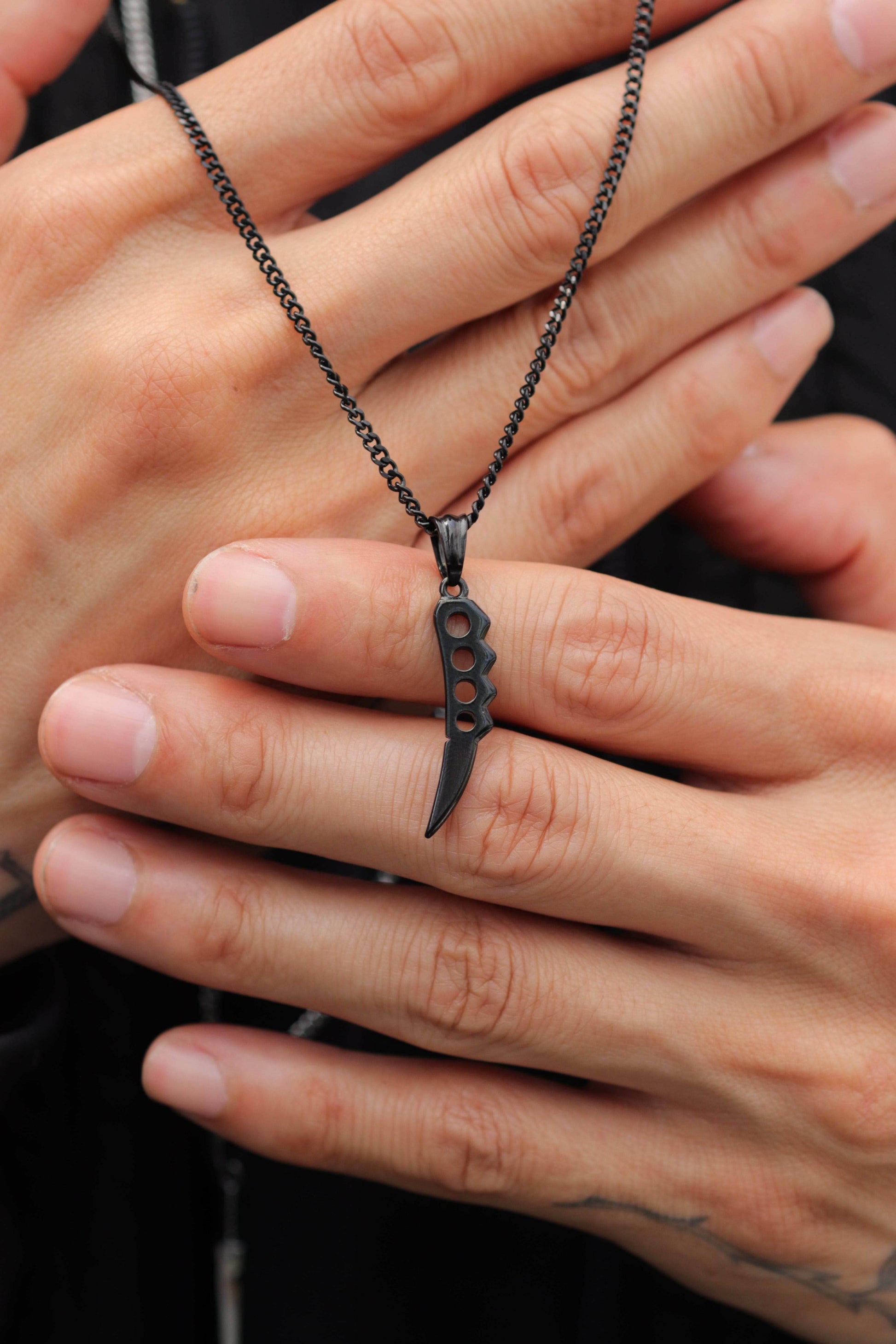 Naruto™ Asuma's Chakra Blade Necklace - Black