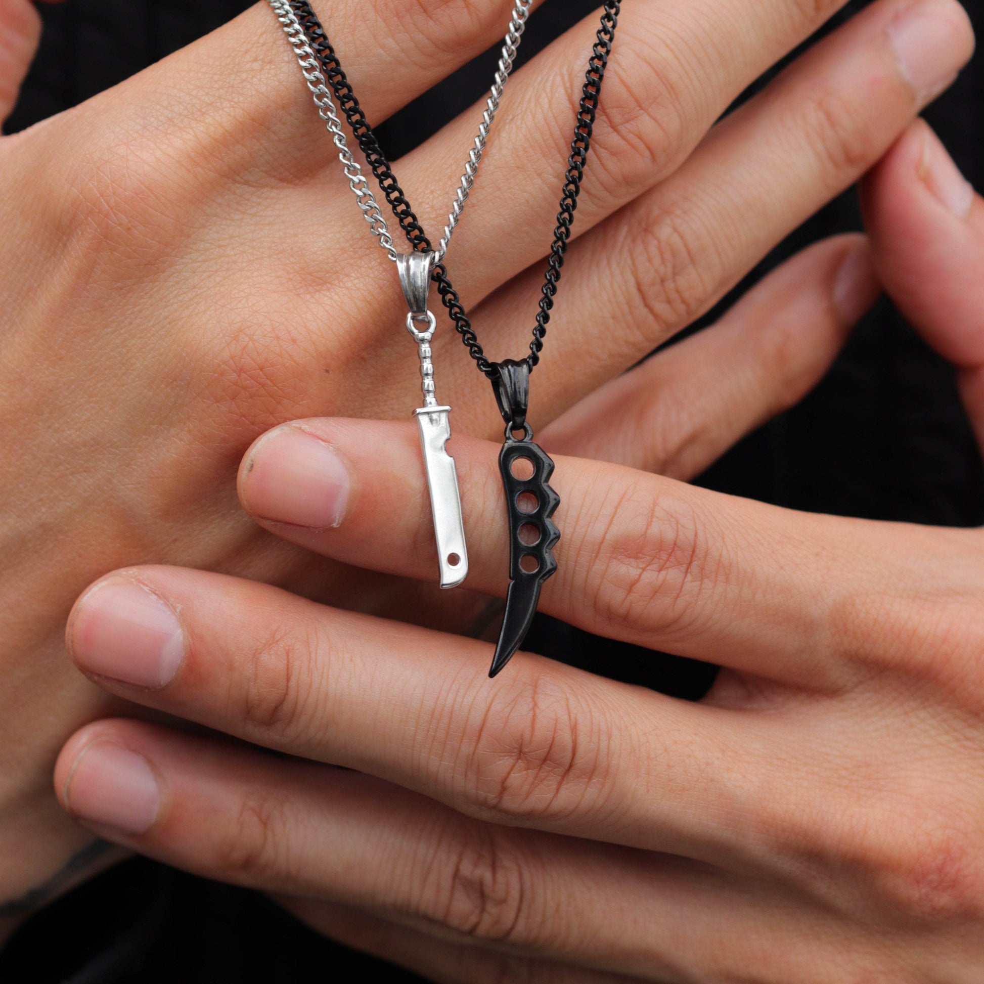 Naruto™ Asuma's Chakra Blade Necklace - Black