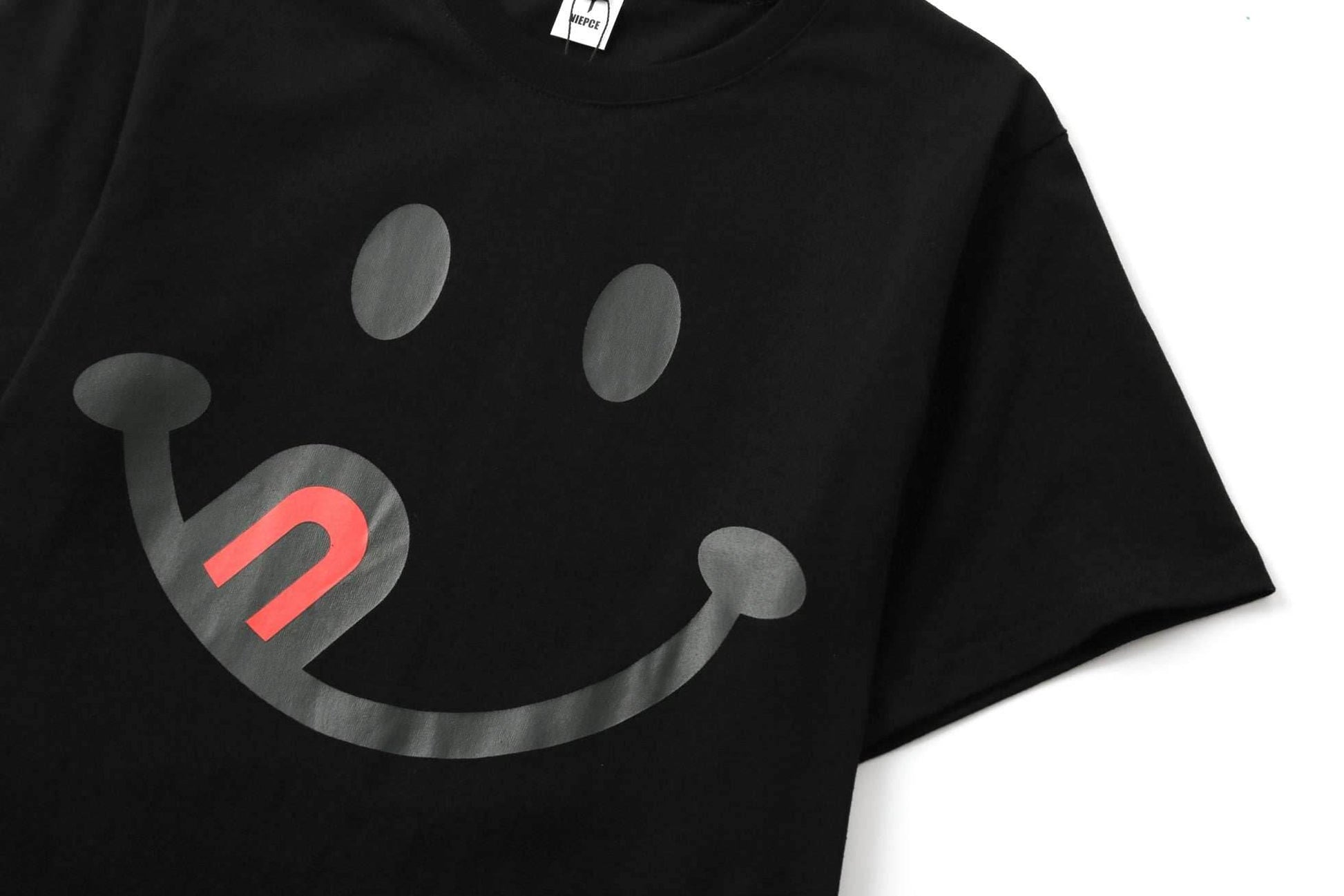 YeT007 Smiley Face Tee - S