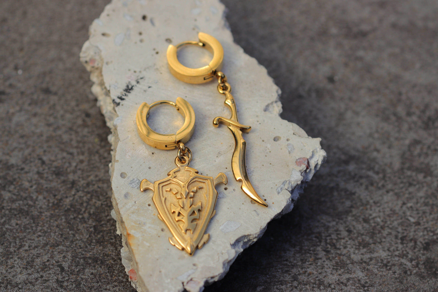 Yu-Gi-Oh!™ Black Luster Soldier Earrings - Gold / Set