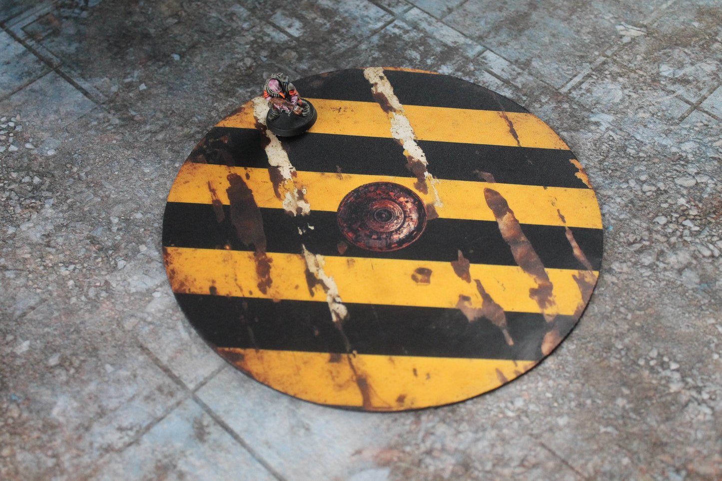 Warhammer 40k and AoS4 Neoprene Objective Markers - Hazard Stripes and Gears - Set of 6