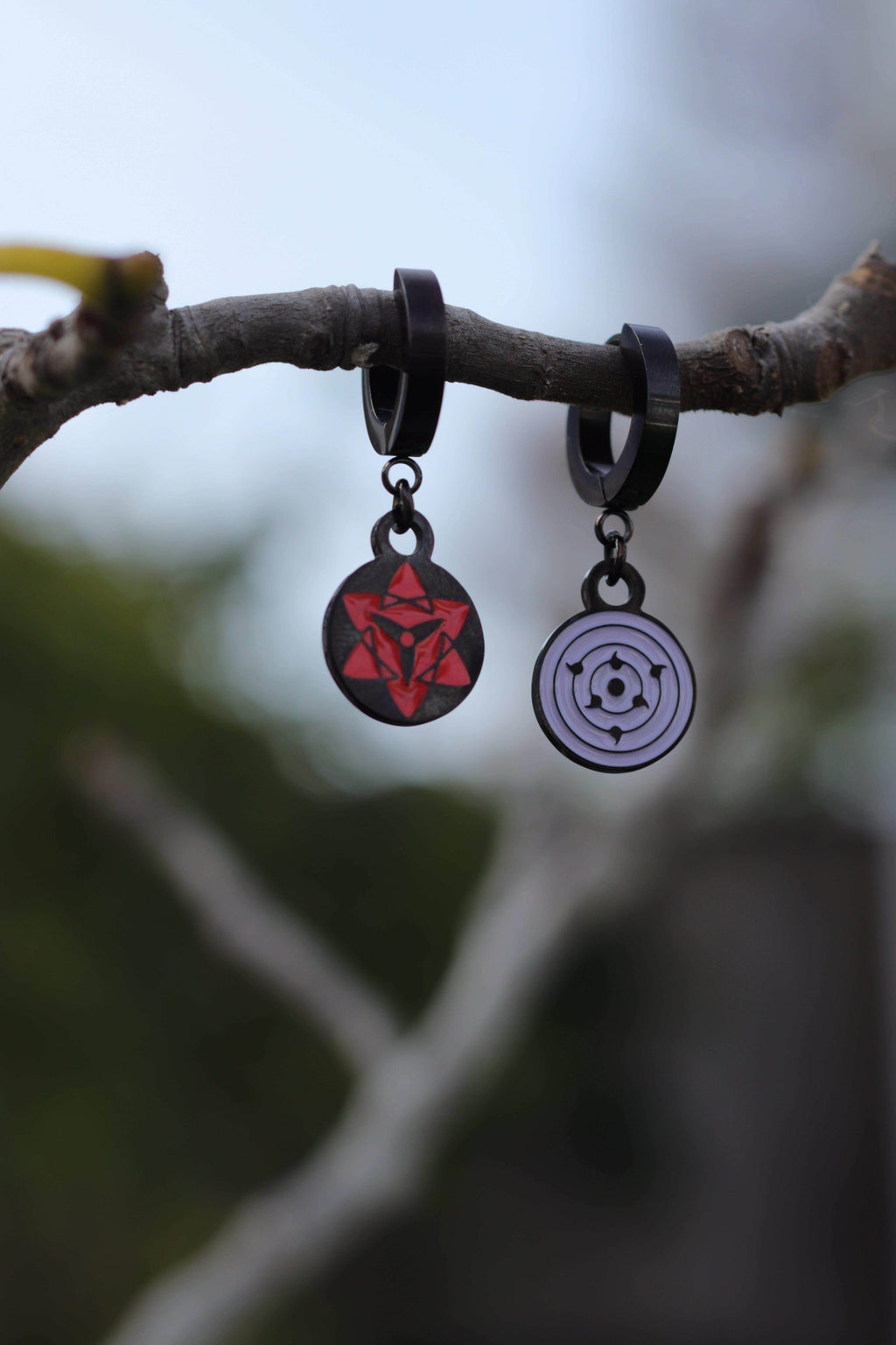 Naruto™ Most Powerful Eyes Earrings - Black