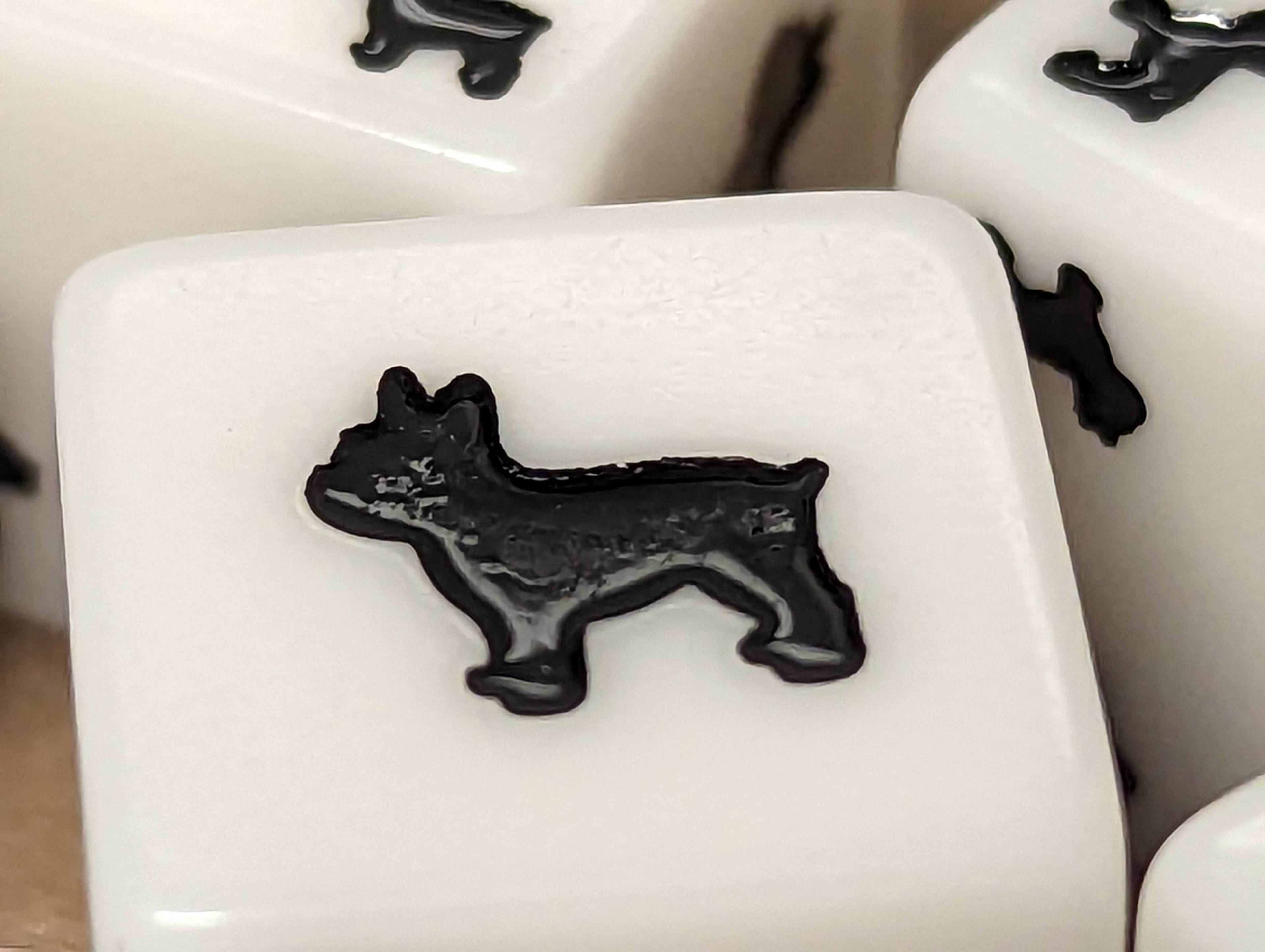 Bulldog Dice Opaque White w/Black Bulldogs 16mm d6 Dice (sold per die) - 