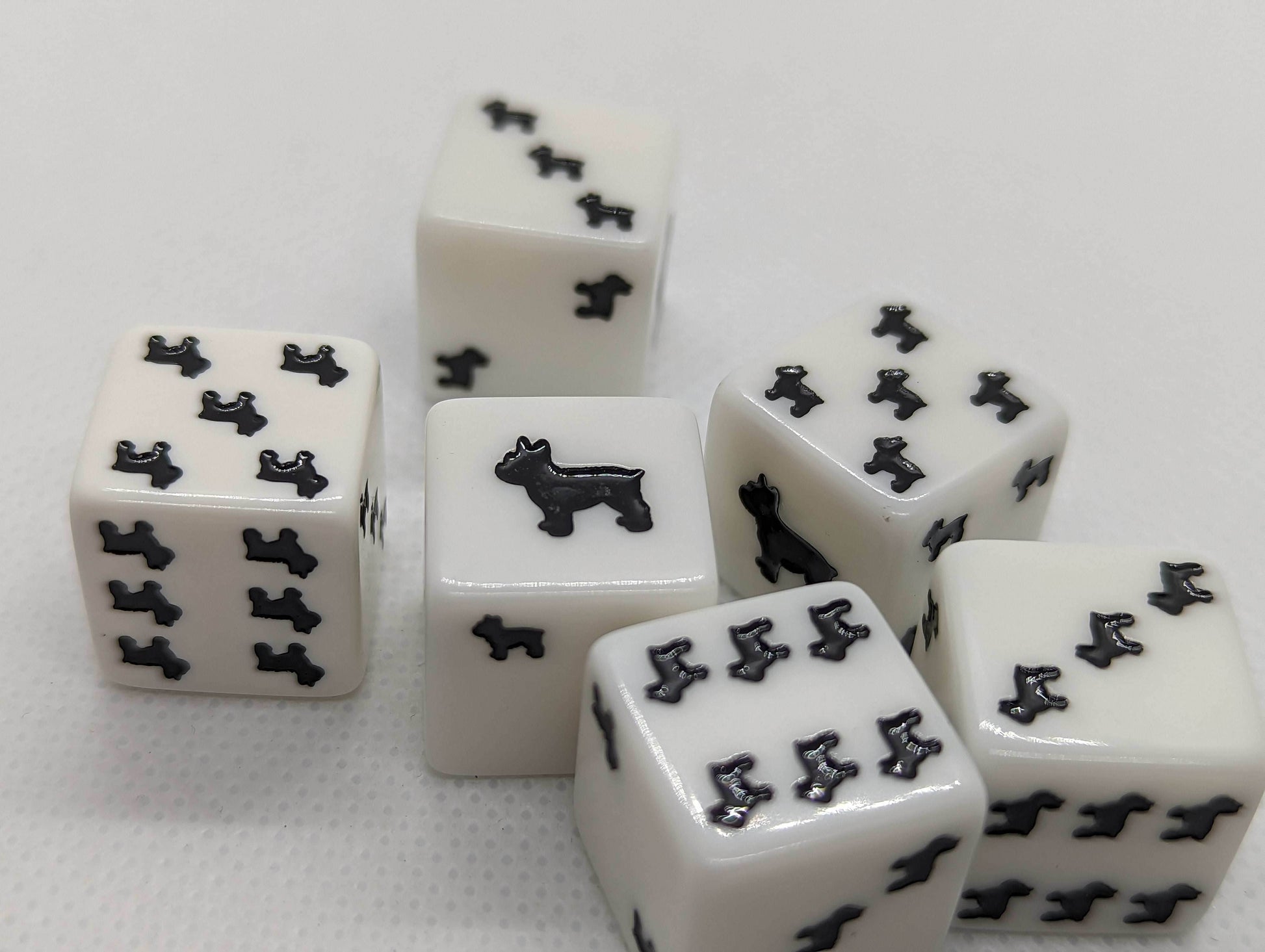 Bulldog Dice Opaque White w/Black Bulldogs 16mm d6 Dice (sold per die) - 