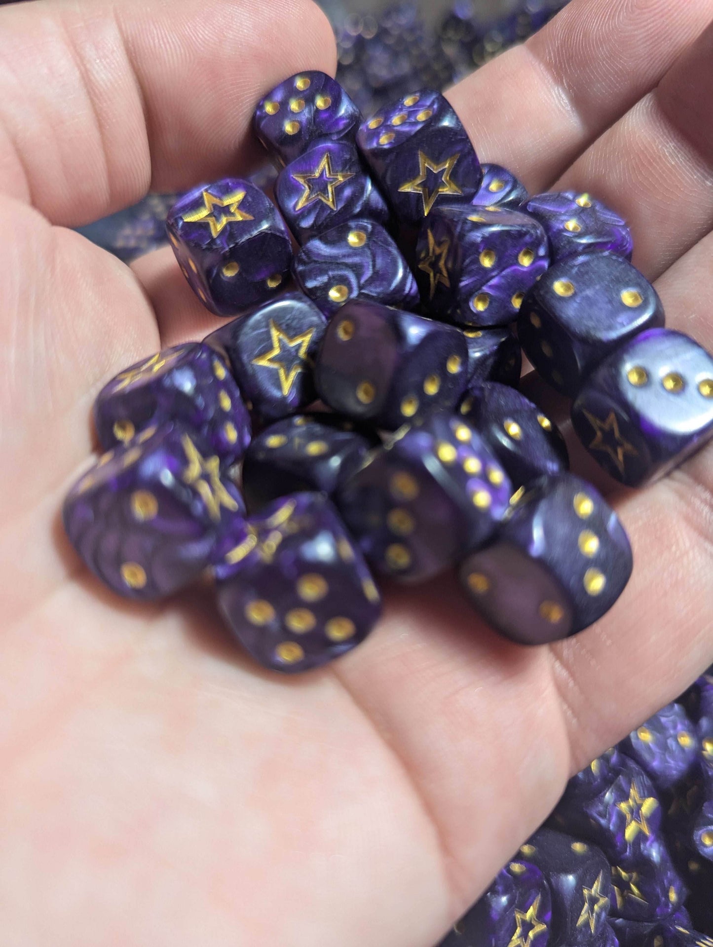 STAR 12mm Pearl Puple d6 | Small Dice with a Gold Star on the '1' - 1