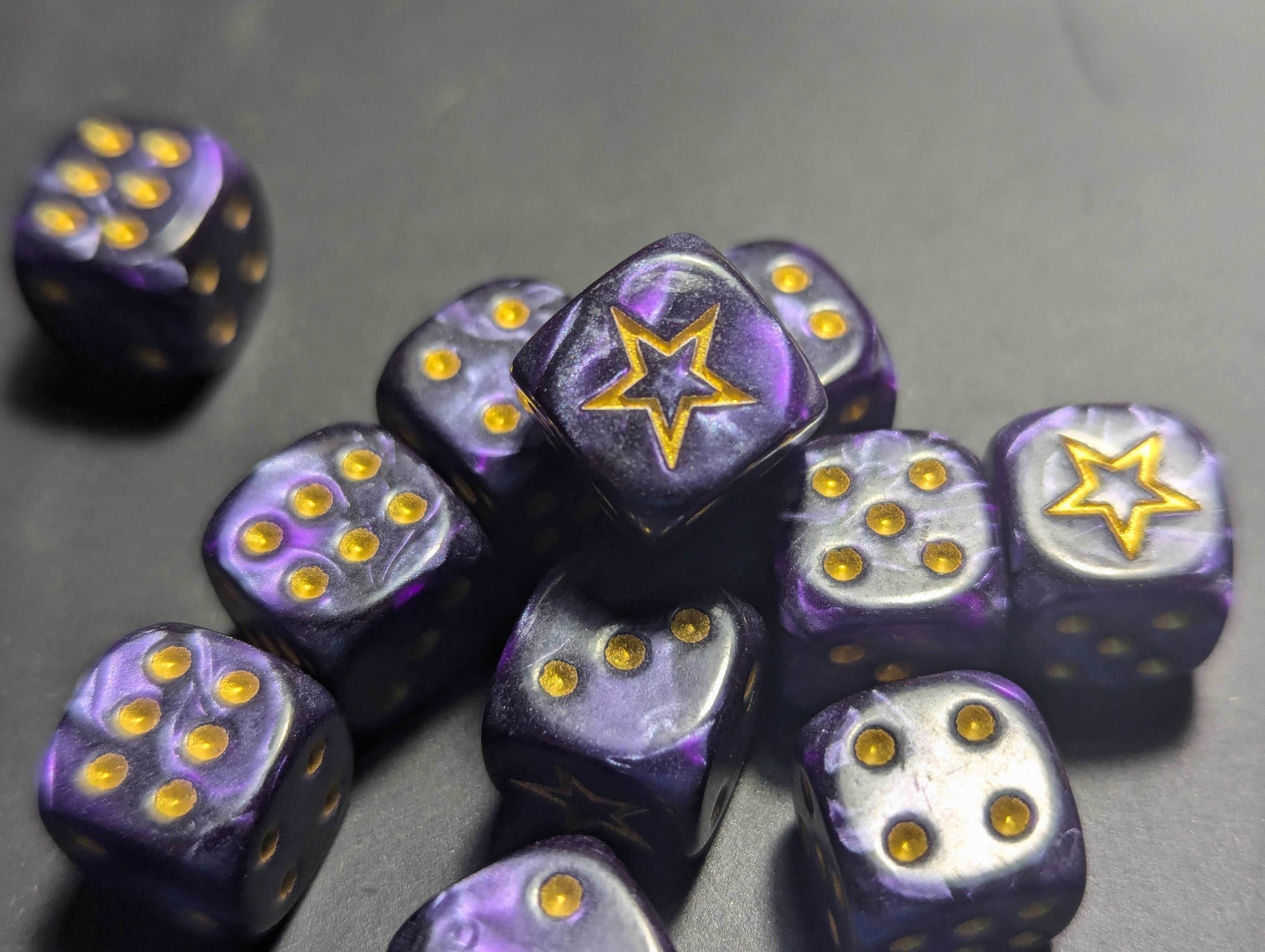 STAR 12mm Pearl Puple d6 | Small Dice with a Gold Star on the '1' - 1