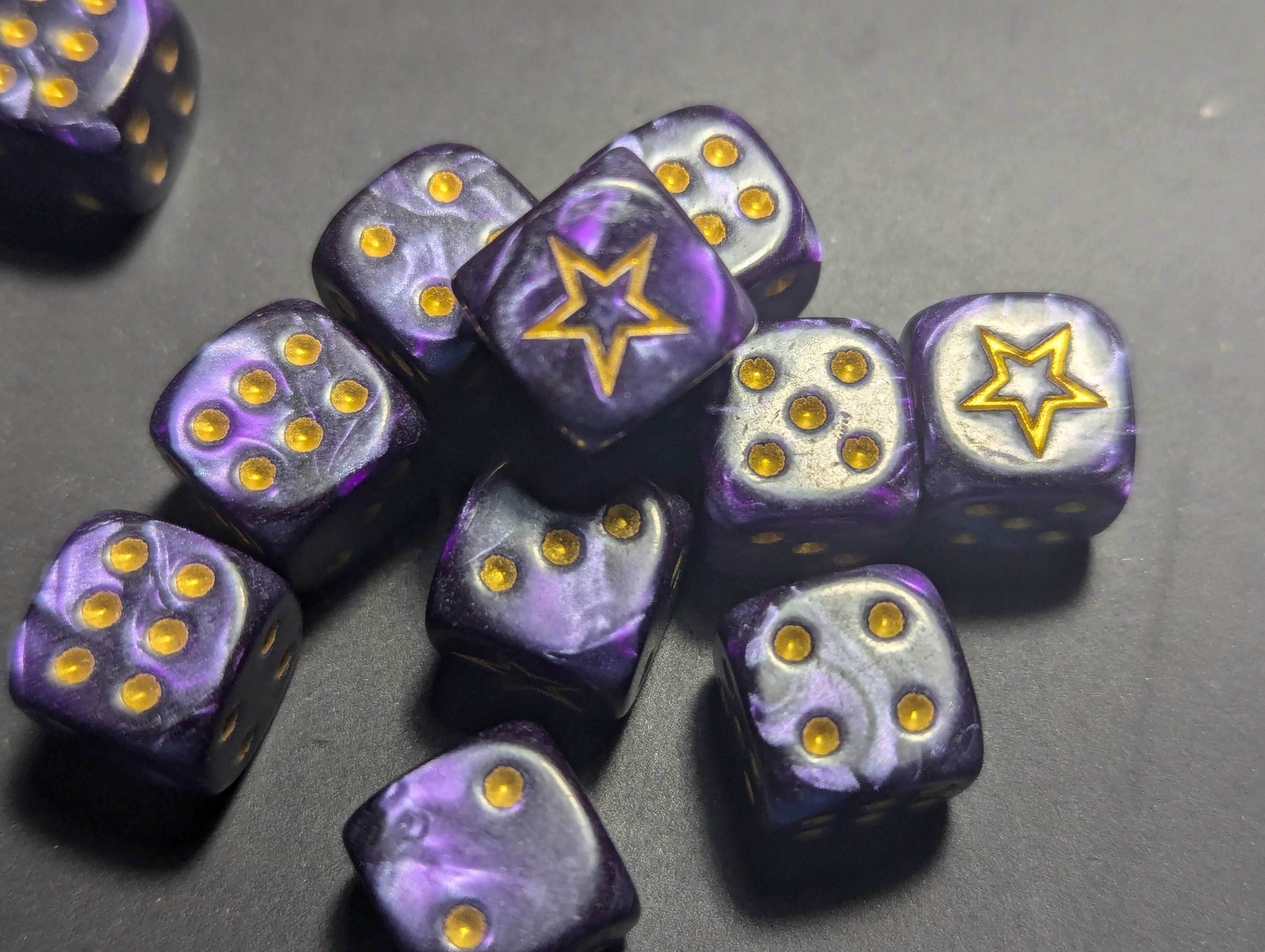 STAR 12mm Pearl Puple d6 | Small Dice with a Gold Star on the '1' - 1