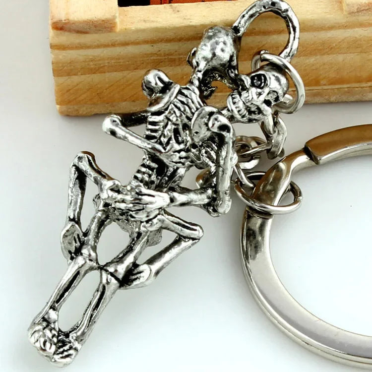 1 piece of high-quality couple keychain that loves you when you die. Cute skull keychain/keychain. Gifts for good friends