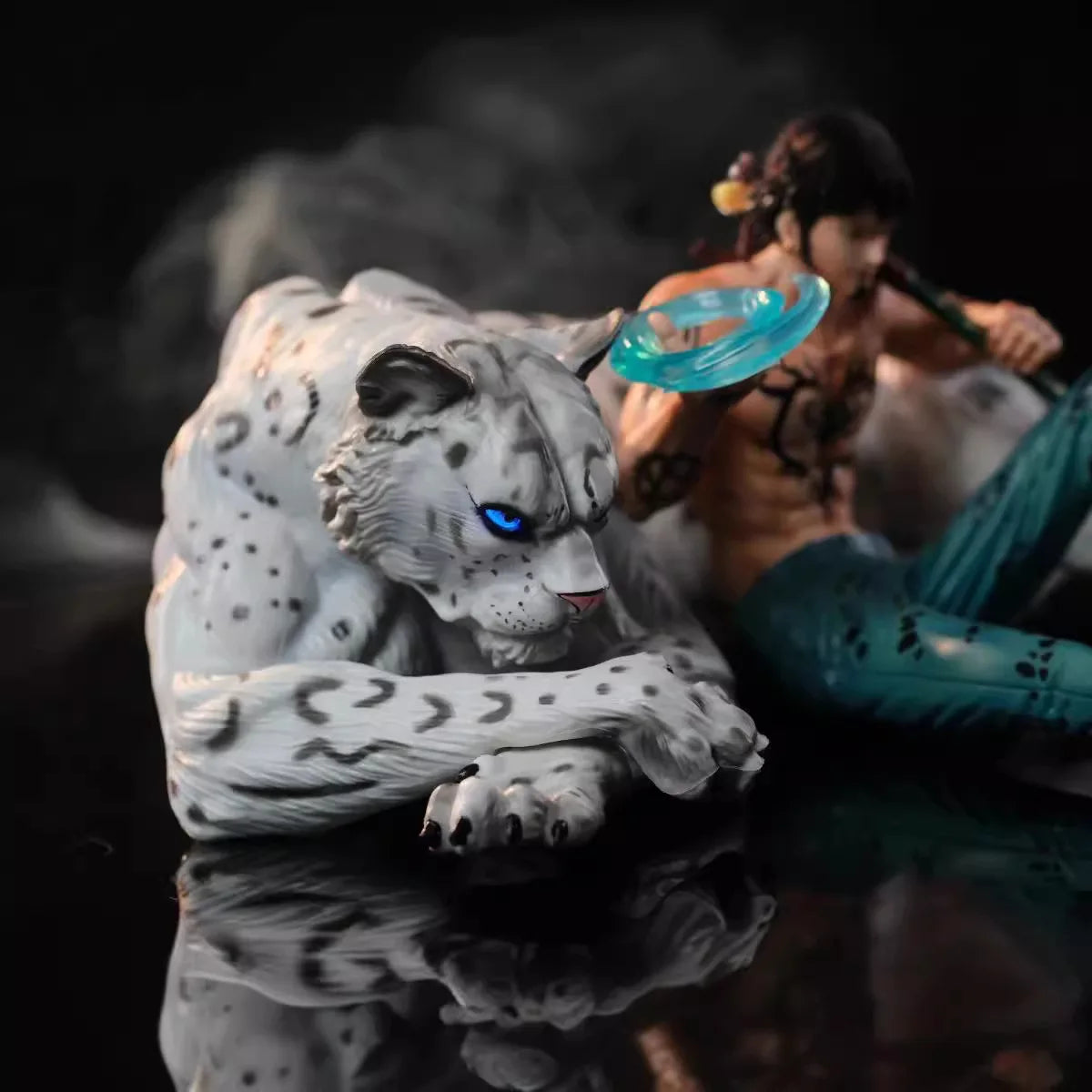 Trafalgar D. Water Law and Snow Leopard Anime Figurine, One Piece Action Figures Statues 25 CM