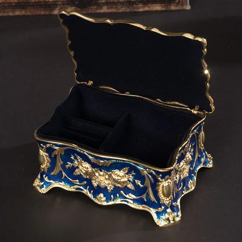 Vintage Jewelry Box Decorative Metal Crafts European Style Storage Box Treasure Chest Ring Necklace Gift Box Organizers Storage