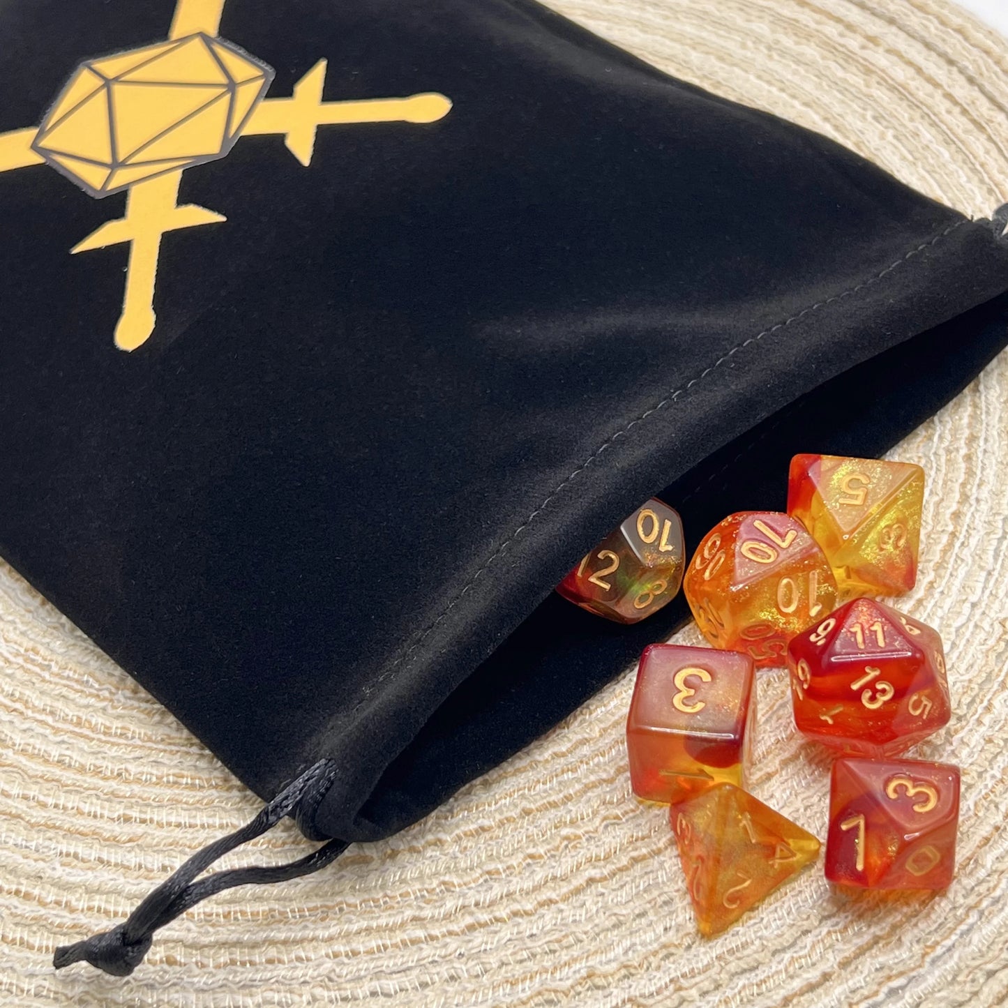 Sac à dés en velours, 1 pièce, pochette à cordon de serrage, taille idéale pour cartes Tarot Oracle, donjons et Dragons, accessoires Runes, bijoux