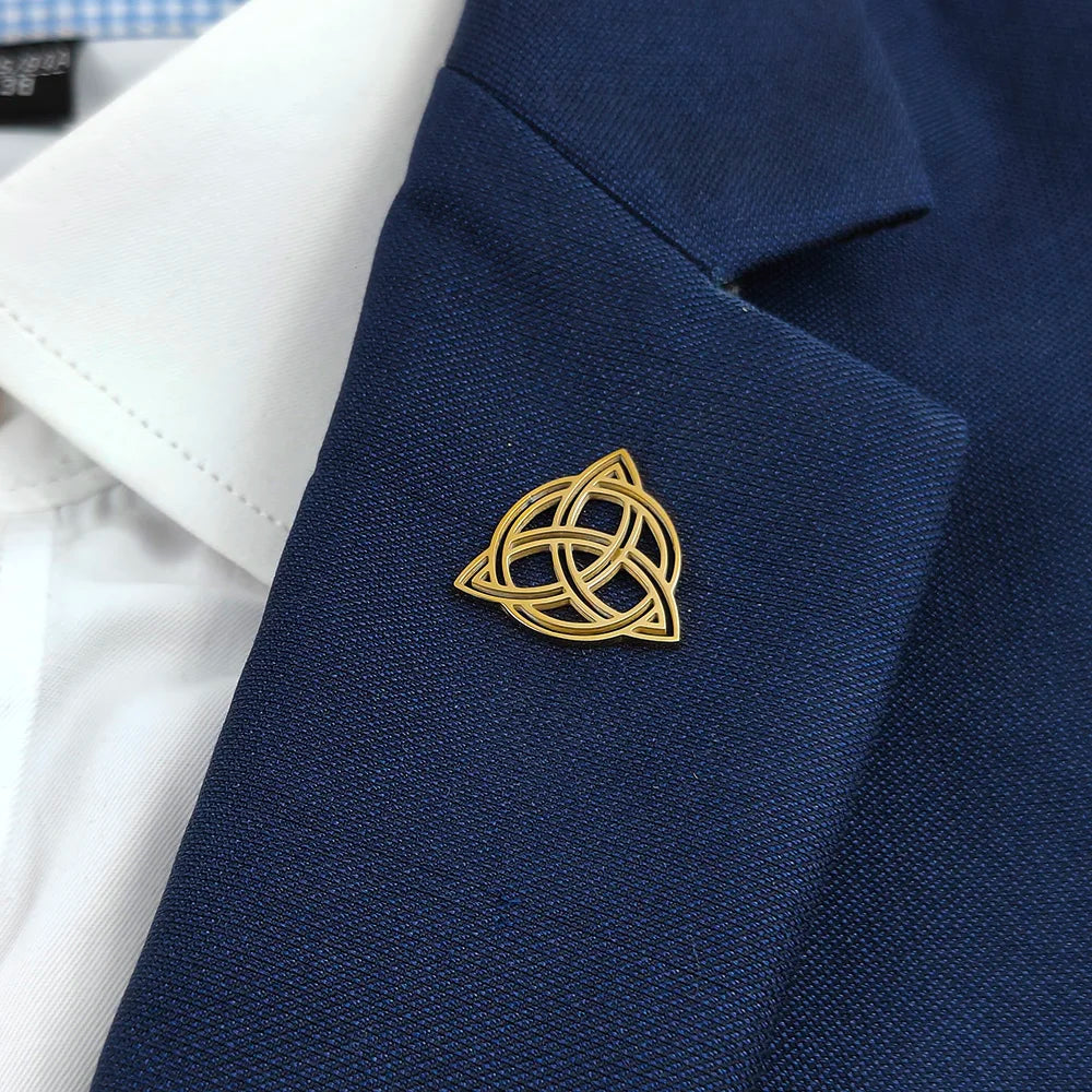 New round Celtic knot men's lapel pin, stainless steel gold-plated badge, black brooch for suit accessories, gift for father