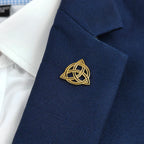 New round Celtic knot men's lapel pin, stainless steel gold-plated badge, black brooch for suit accessories, gift for father