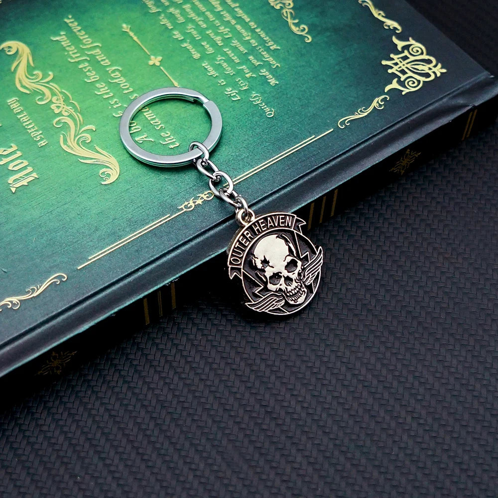 Metal Gear Solid Keychain Outer Heaven Key Chain Keyring Keychains for Men Women Anime Accessories Car Key Ring Pendant llaveros