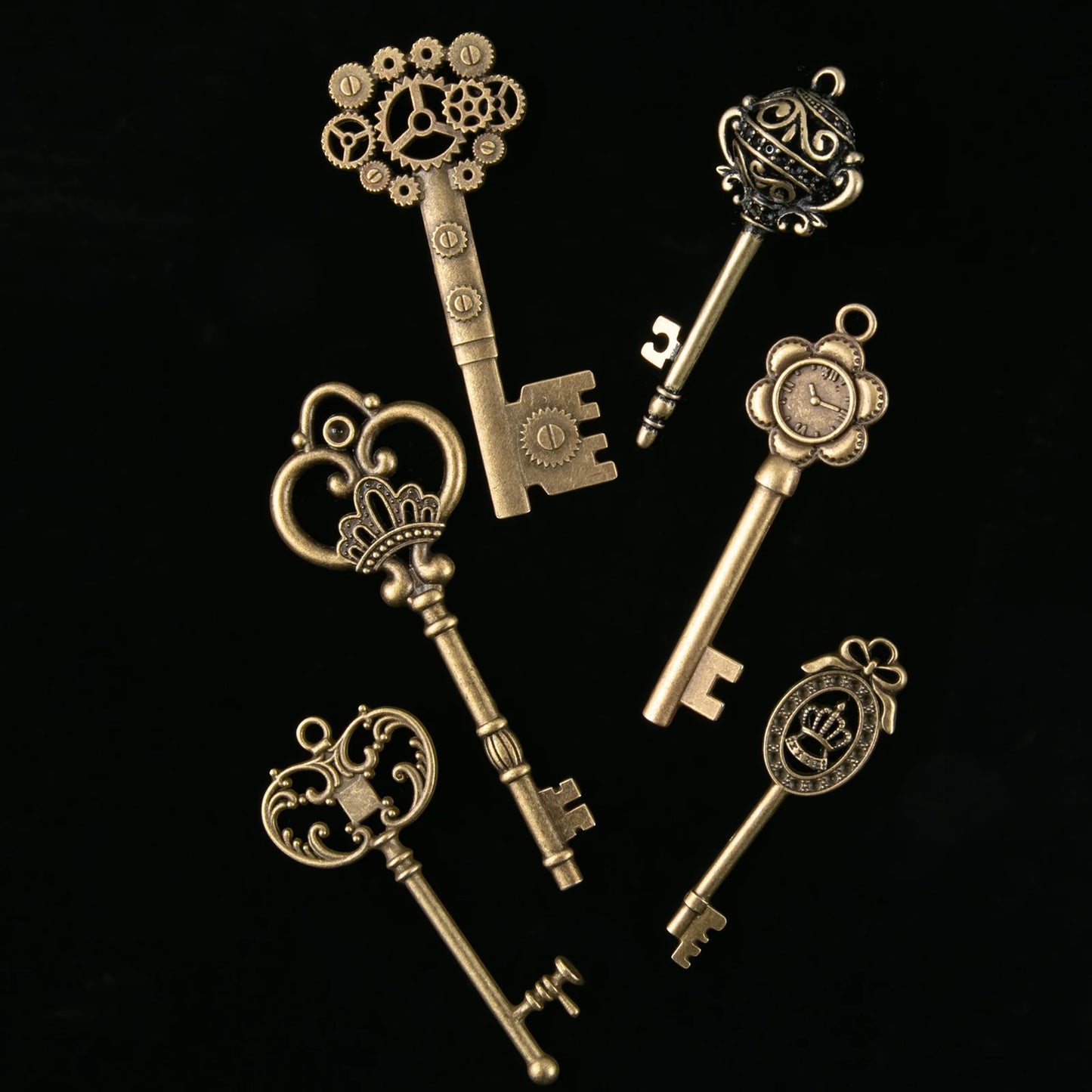 CHuangQi 12 pcs Vintage Skeleton Keys Set, Filigree Steampunk Keys, Antique Bronze Charms Pendants Different Style