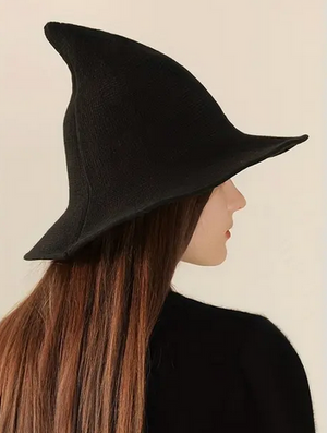 Modern Essentials Witch hat with small point