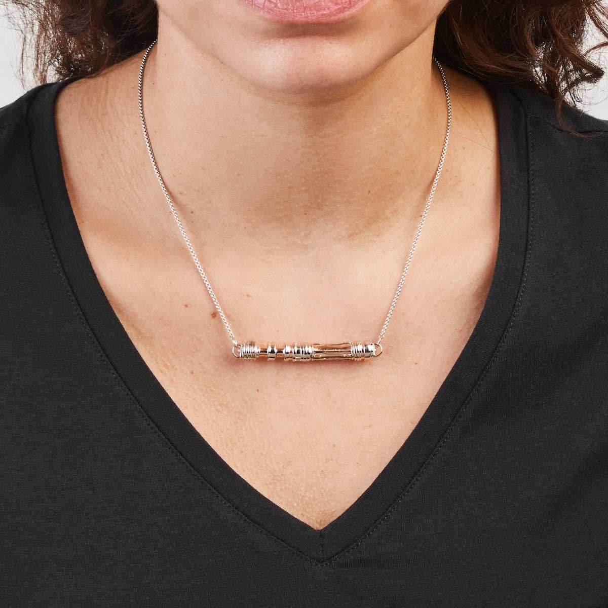 Star Wars X RockLove LIGHTSABER WORKSHOP Leia Organa Lightsaber Necklace - 
