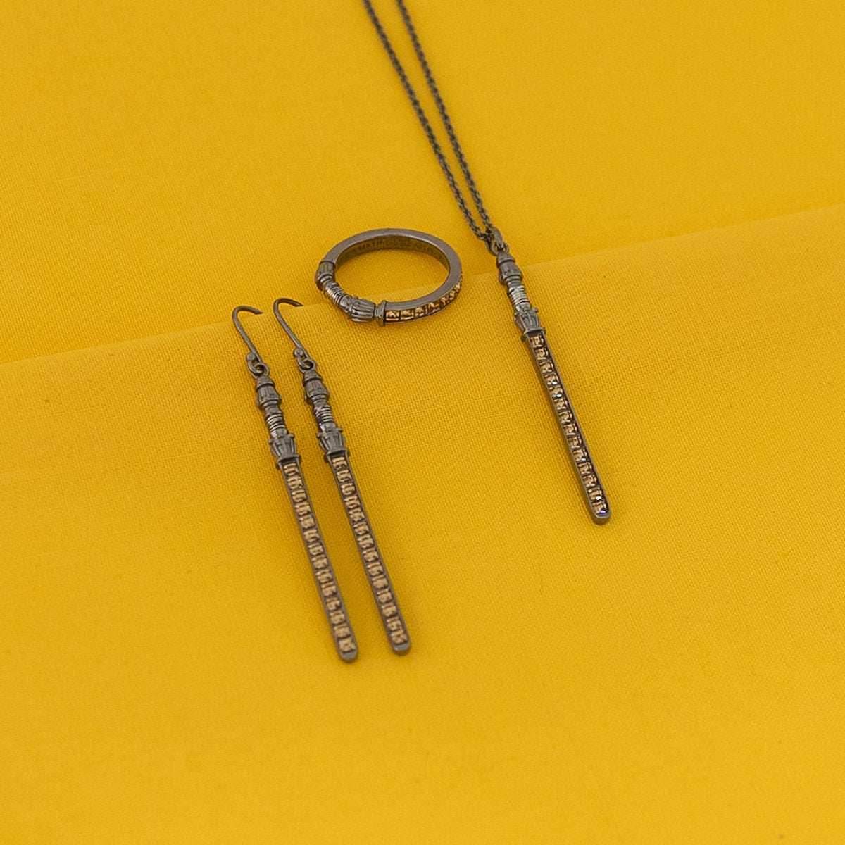 Star Wars X RockLove Rey Crystal Lightsaber Necklace - 