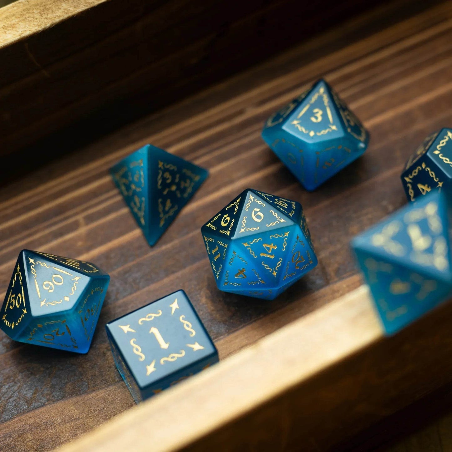 Vine Spike Gemstone Blue Cats Eye Stone DND Dice Set - Full Set And Free Dice Box