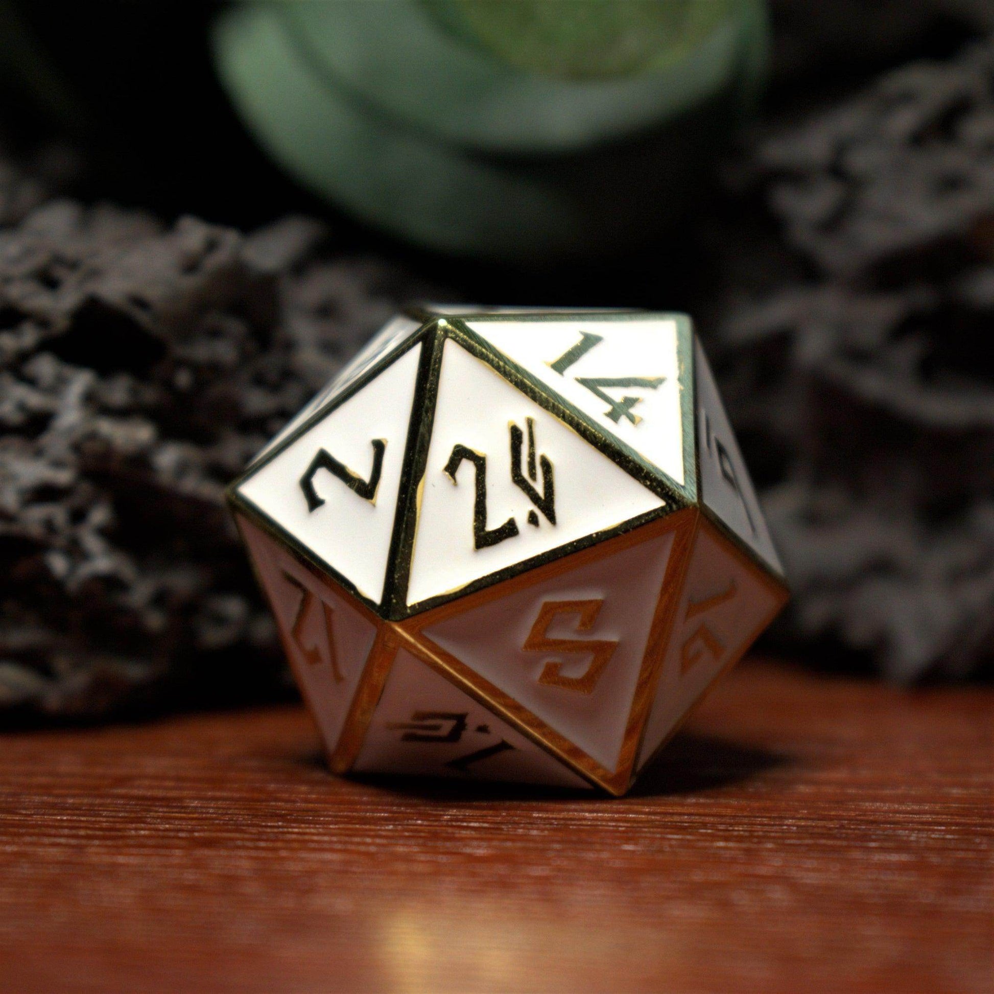 White and Gold Metal 35mm D20 - 