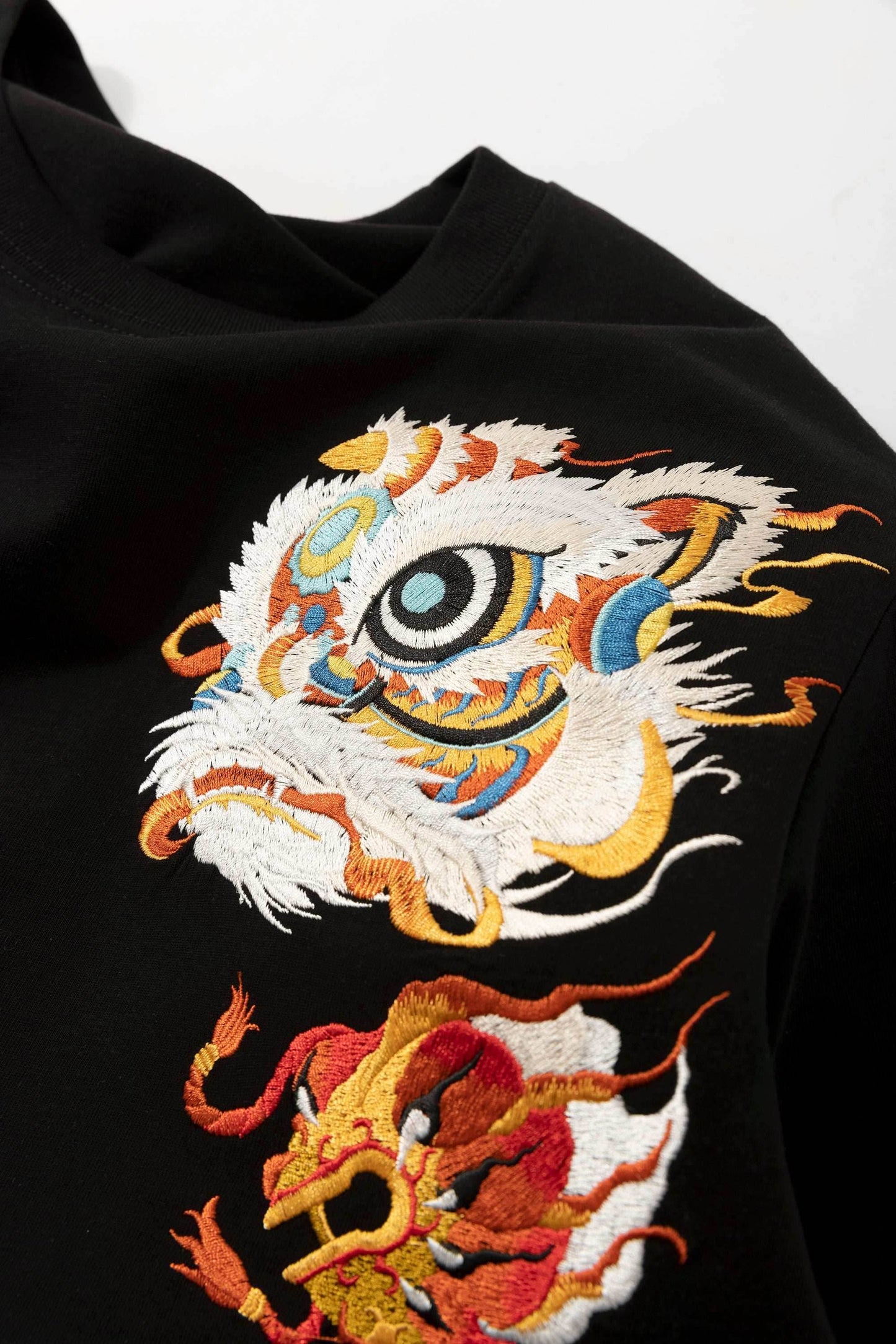KH766 Lion Embroidery Tee - White / S