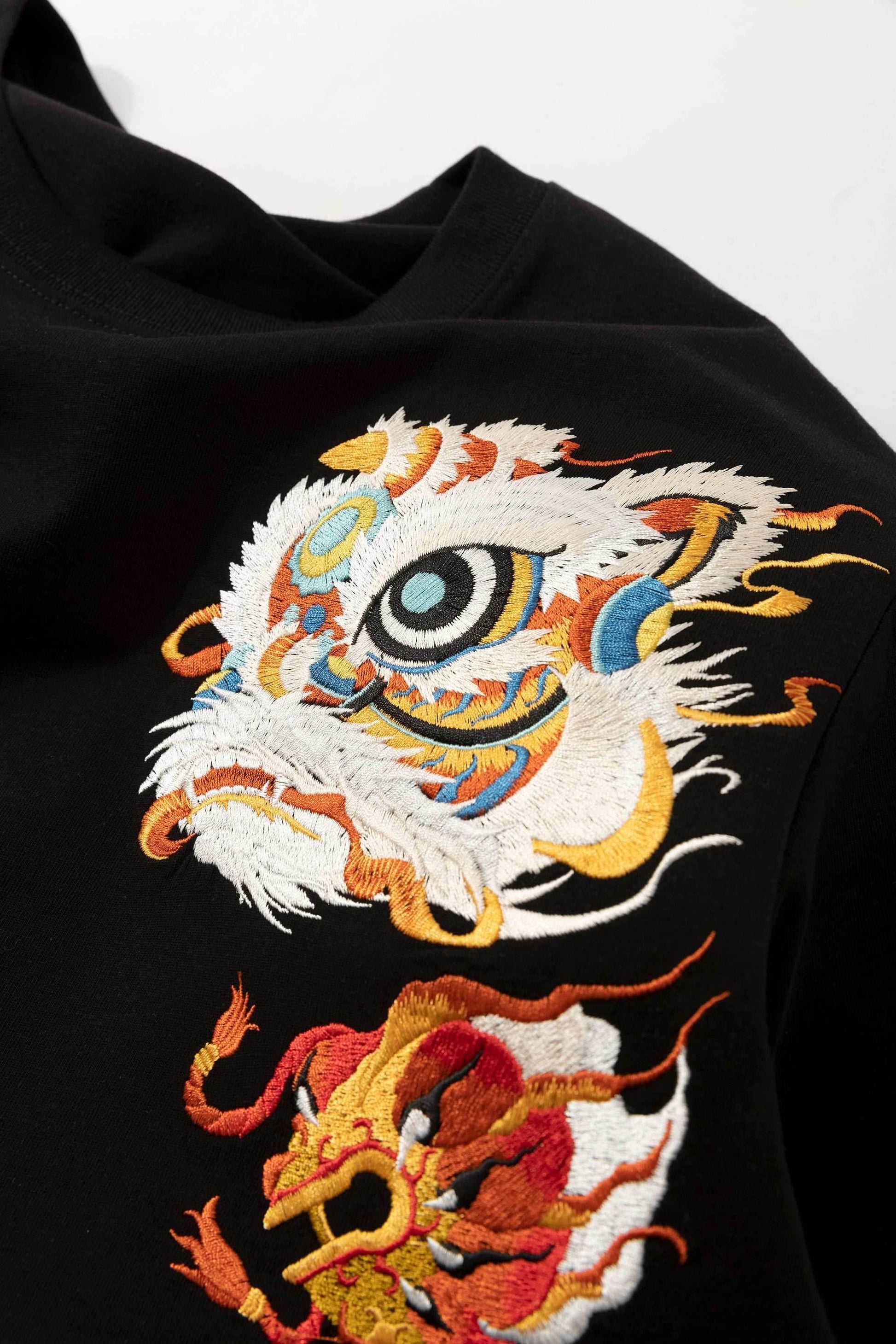 KH766 Lion Embroidery Tee - White / S