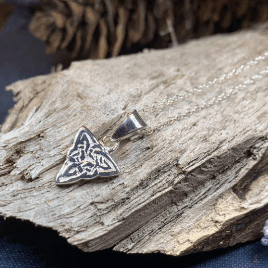 Petite Celtic Knot Necklace - 18