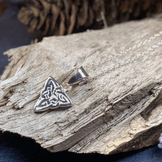 Petite Celtic Knot Necklace - 18