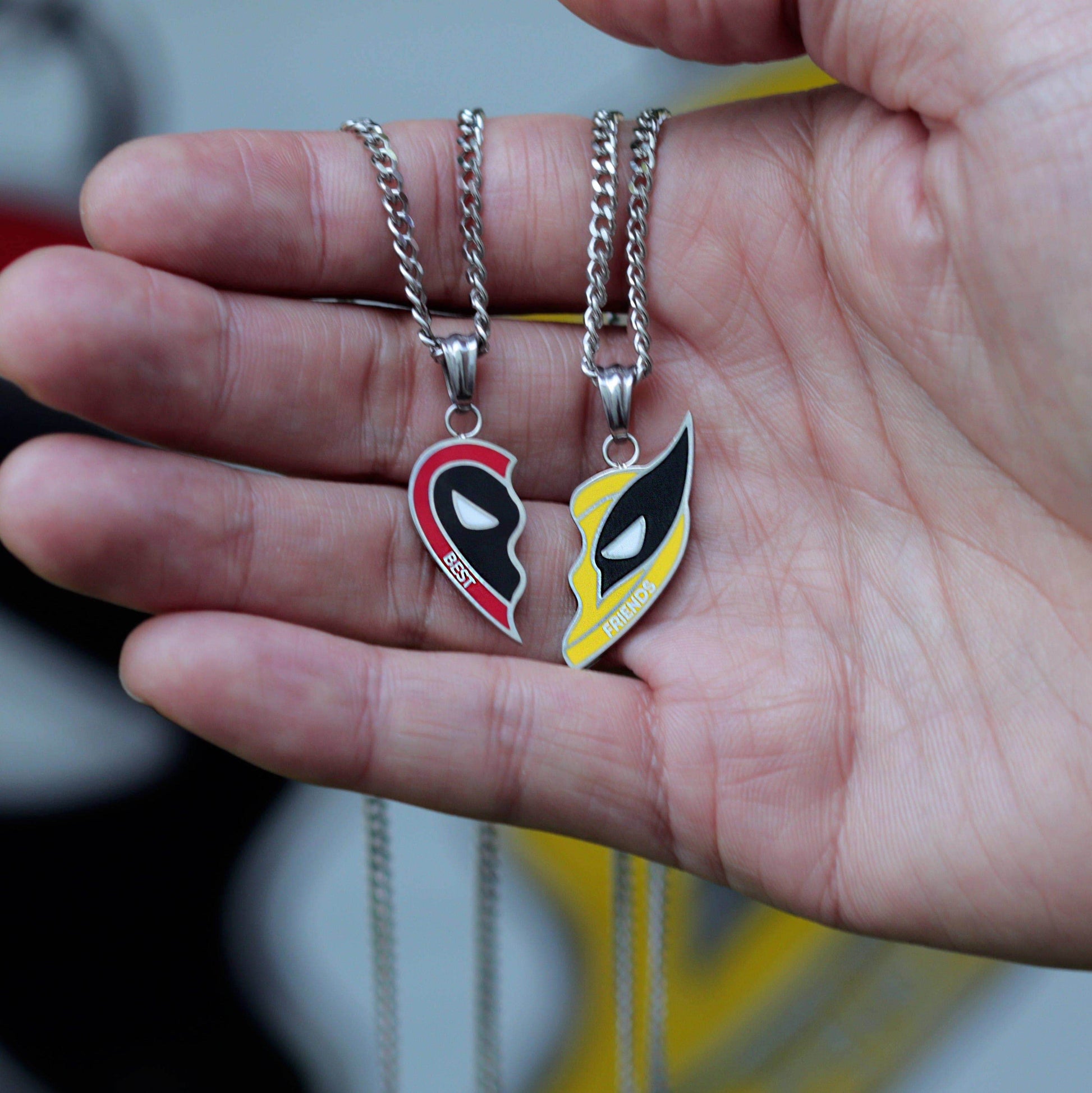 Marvel™ Deadpool & Wolverine BFF Necklace - Chrome / Set